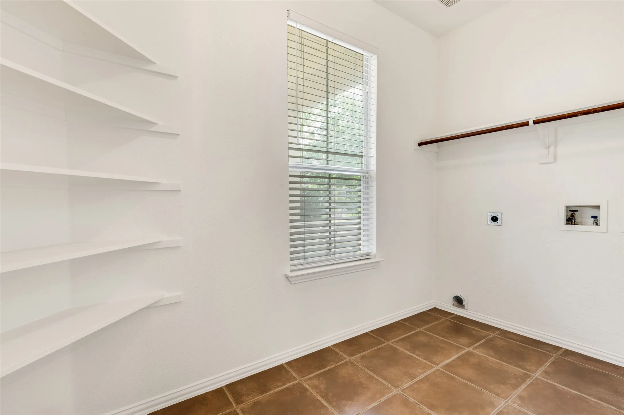 Single Family Residence For Sale in Denton County , 10256 Franklin Drive, Providence Village, Texas 76227, 3 Bedrooms, 3 Bathrooms, 2 Garage spaces, 2,067 Sqft, built in 2004, Price $294,500, mls#21307335, Real Estate Agent in Providence Village, Homes For Sale in Denton county, Homes For Sale in Providence Village, Realtor in Providence Village Texas, Real Estate Brokerage Independent Realty Texas, Luminita Cordes Realtor