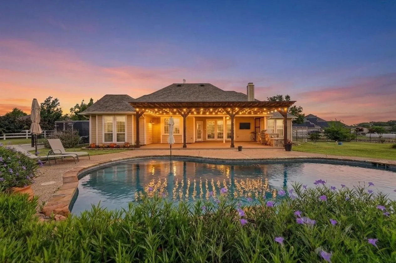 Single Family Residence For Sale in Tarrant County , 14024 Scenic Ridge Road, Haslet, Texas 76052, 3 Bedroom, 4 Bathroom, 2 Garage spaces, 3,091 Sqft, built in 2006, mls#21309417, Real Estate Agent in Haslet, Homes For Sale in Tarrant county, Homes For Sale in Haslet, Realtor in Haslet Texas, Real Estate Brokerage Independent Realty Texas, Luminita Cordes Realtor