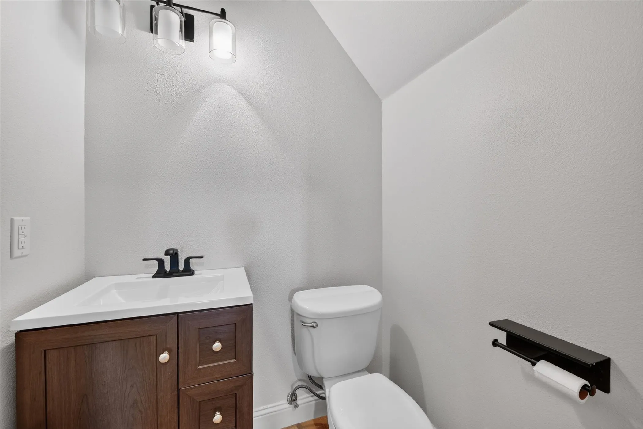 Single Family Residence For Sale in Tarrant County , 14024 Scenic Ridge Road, Haslet, Texas 76052, 3 Bedroom, 4 Bathroom, 2 Garage spaces, 3,091 Sqft, built in 2006, mls#21309417, Real Estate Agent in Haslet, Homes For Sale in Tarrant county, Homes For Sale in Haslet, Realtor in Haslet Texas, Real Estate Brokerage Independent Realty Texas, Luminita Cordes Realtor