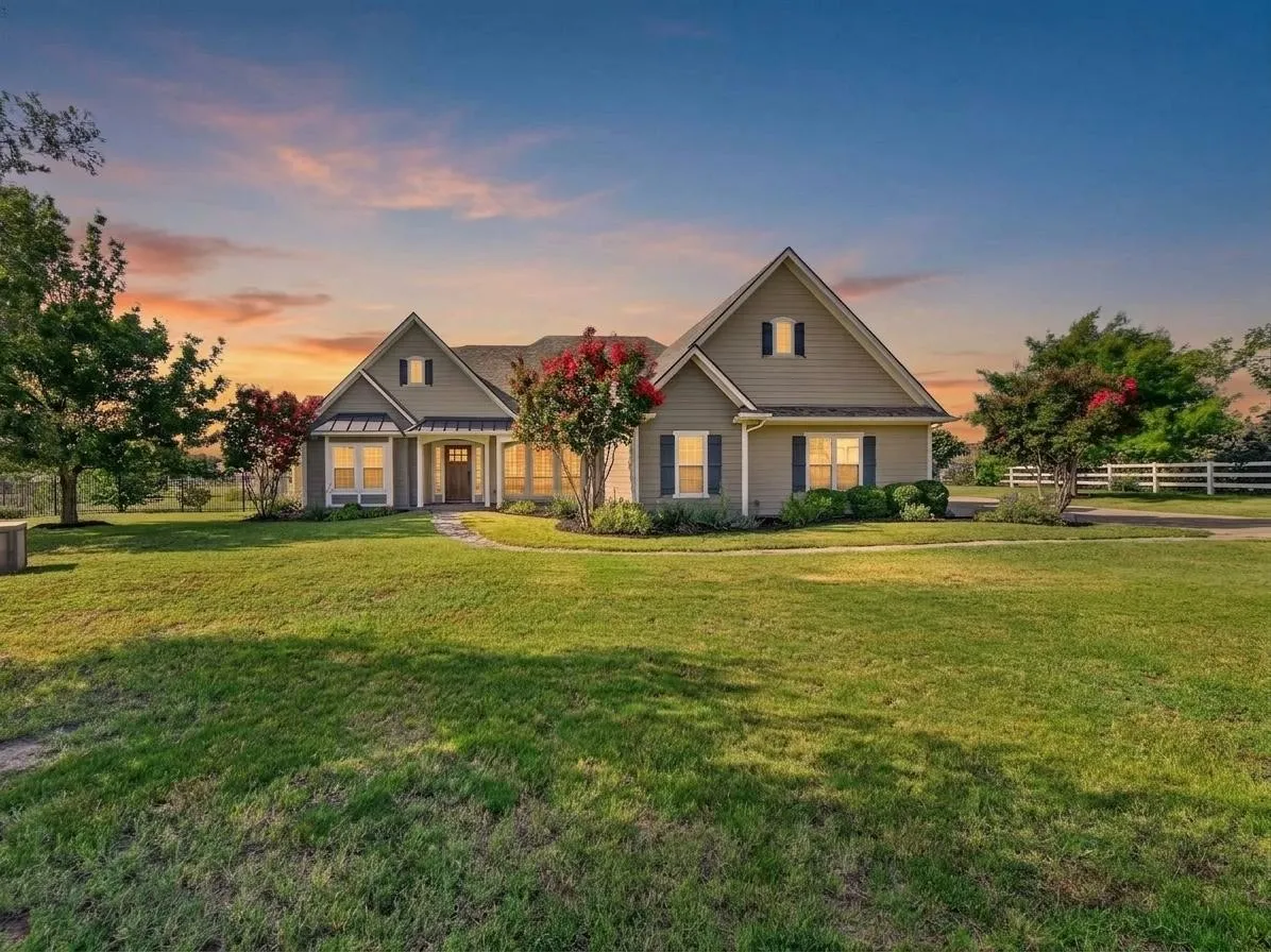 Single Family Residence For Sale in Tarrant County , 14024 Scenic Ridge Road, Haslet, Texas 76052, 3 Bedroom, 4 Bathroom, 2 Garage spaces, 3,091 Sqft, built in 2006, mls#21309417, Real Estate Agent in Haslet, Homes For Sale in Tarrant county, Homes For Sale in Haslet, Realtor in Haslet Texas, Real Estate Brokerage Independent Realty Texas, Luminita Cordes Realtor