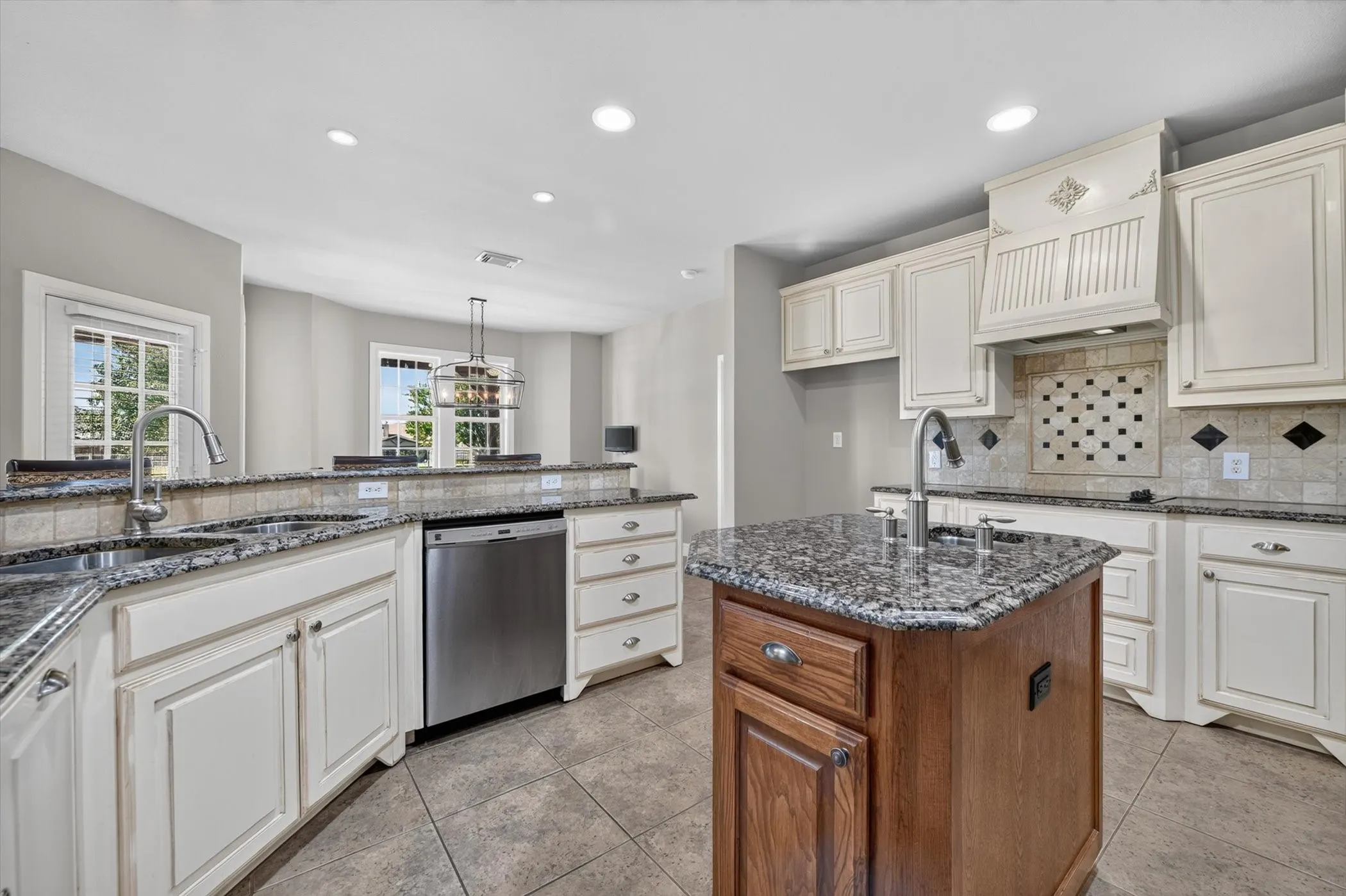 Single Family Residence For Sale in Tarrant County , 14024 Scenic Ridge Road, Haslet, Texas 76052, 3 Bedroom, 4 Bathroom, 2 Garage spaces, 3,091 Sqft, built in 2006, mls#21309417, Real Estate Agent in Haslet, Homes For Sale in Tarrant county, Homes For Sale in Haslet, Realtor in Haslet Texas, Real Estate Brokerage Independent Realty Texas, Luminita Cordes Realtor