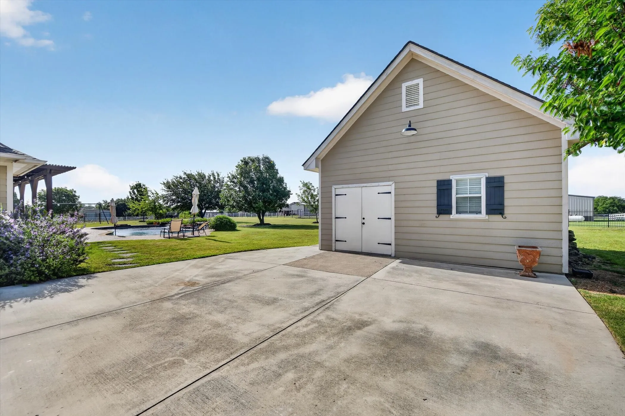 Single Family Residence For Sale in Tarrant County , 14024 Scenic Ridge Road, Haslet, Texas 76052, 3 Bedroom, 4 Bathroom, 2 Garage spaces, 3,091 Sqft, built in 2006, mls#21309417, Real Estate Agent in Haslet, Homes For Sale in Tarrant county, Homes For Sale in Haslet, Realtor in Haslet Texas, Real Estate Brokerage Independent Realty Texas, Luminita Cordes Realtor