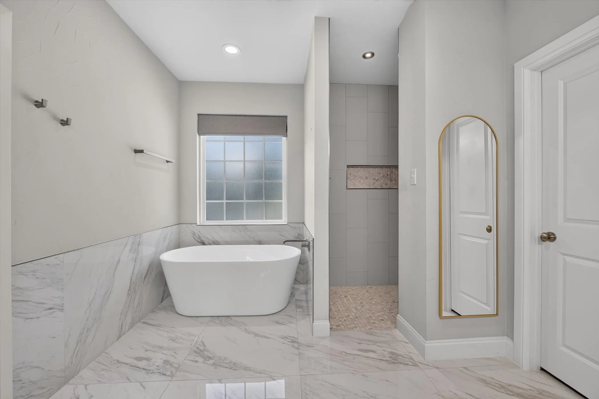 Single Family Residence For Sale in Tarrant County , 14024 Scenic Ridge Road, Haslet, Texas 76052, 3 Bedroom, 4 Bathroom, 2 Garage spaces, 3,091 Sqft, built in 2006, mls#21309417, Real Estate Agent in Haslet, Homes For Sale in Tarrant county, Homes For Sale in Haslet, Realtor in Haslet Texas, Real Estate Brokerage Independent Realty Texas, Luminita Cordes Realtor