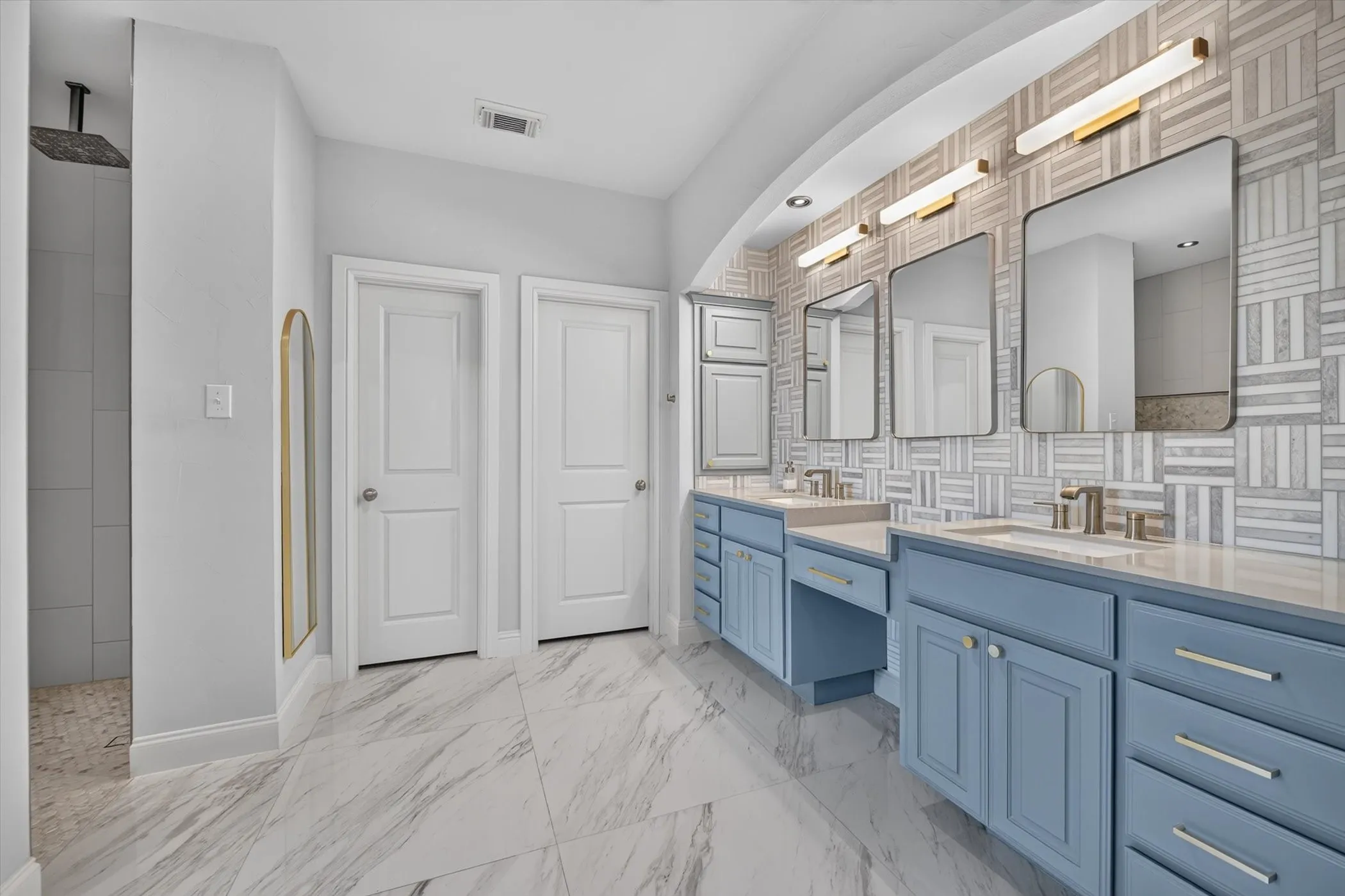 Single Family Residence For Sale in Tarrant County , 14024 Scenic Ridge Road, Haslet, Texas 76052, 3 Bedroom, 4 Bathroom, 2 Garage spaces, 3,091 Sqft, built in 2006, mls#21309417, Real Estate Agent in Haslet, Homes For Sale in Tarrant county, Homes For Sale in Haslet, Realtor in Haslet Texas, Real Estate Brokerage Independent Realty Texas, Luminita Cordes Realtor