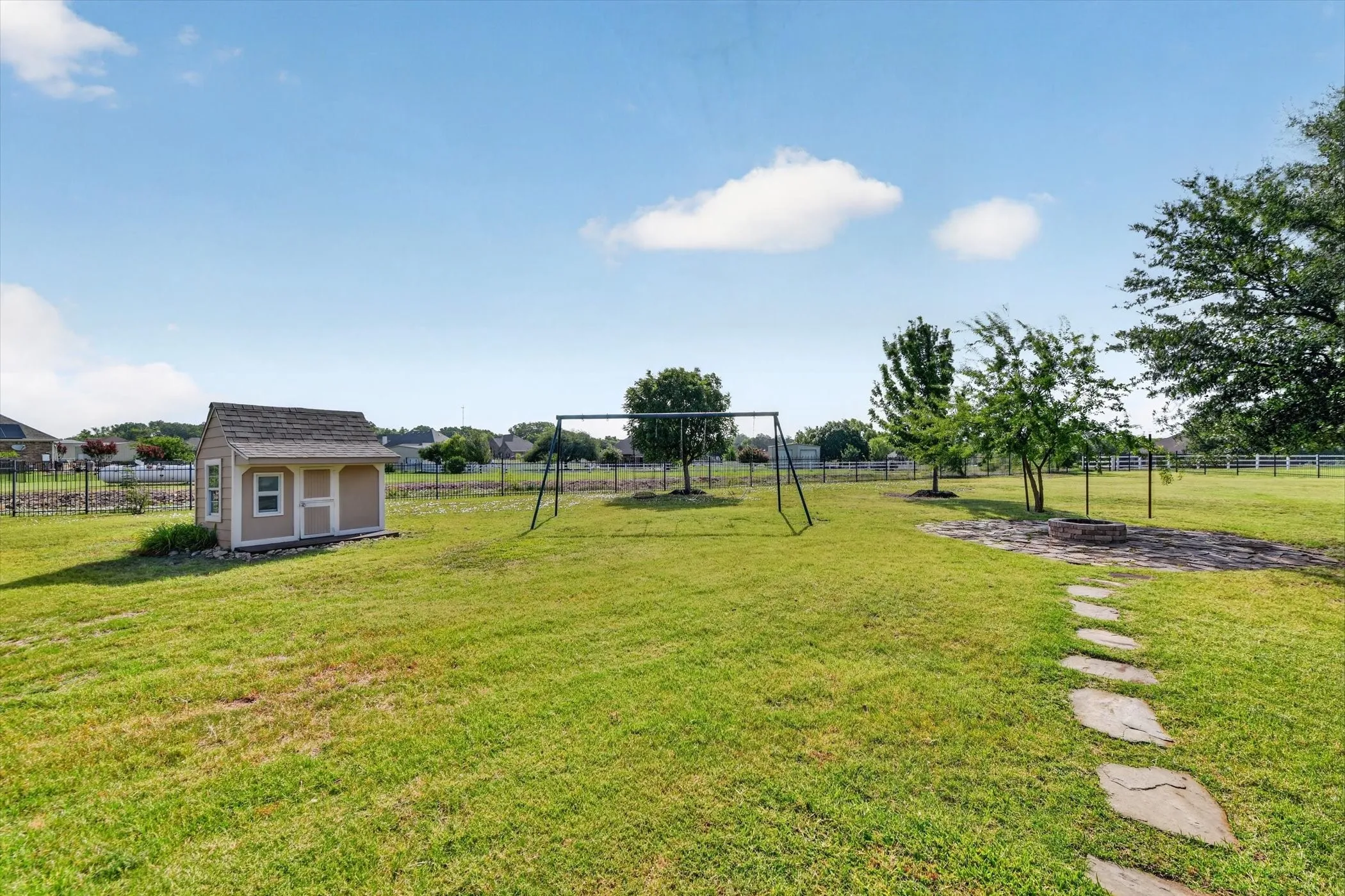 Single Family Residence For Sale in Tarrant County , 14024 Scenic Ridge Road, Haslet, Texas 76052, 3 Bedroom, 4 Bathroom, 2 Garage spaces, 3,091 Sqft, built in 2006, mls#21309417, Real Estate Agent in Haslet, Homes For Sale in Tarrant county, Homes For Sale in Haslet, Realtor in Haslet Texas, Real Estate Brokerage Independent Realty Texas, Luminita Cordes Realtor