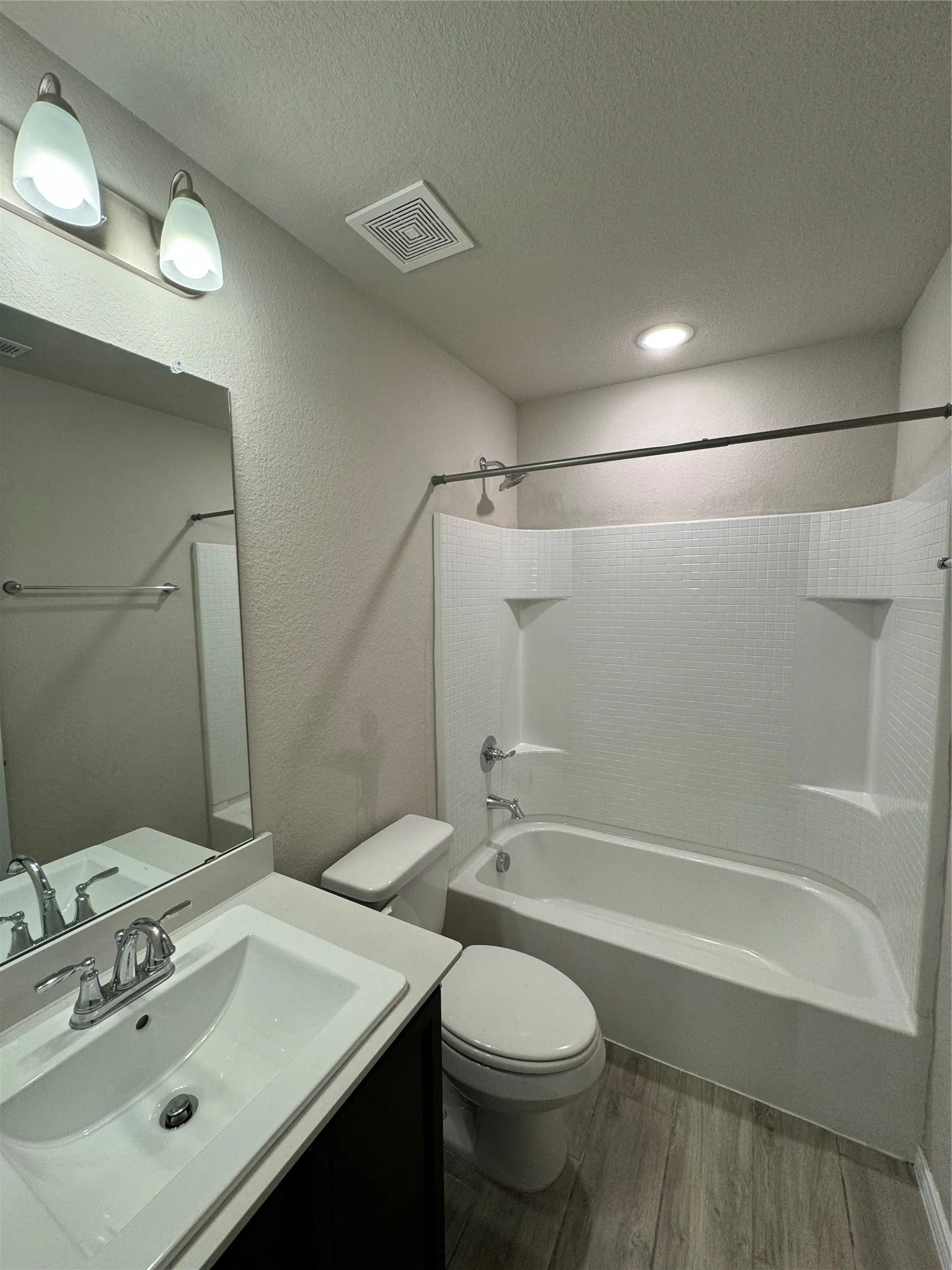 Upstairs Full Hall Bath
