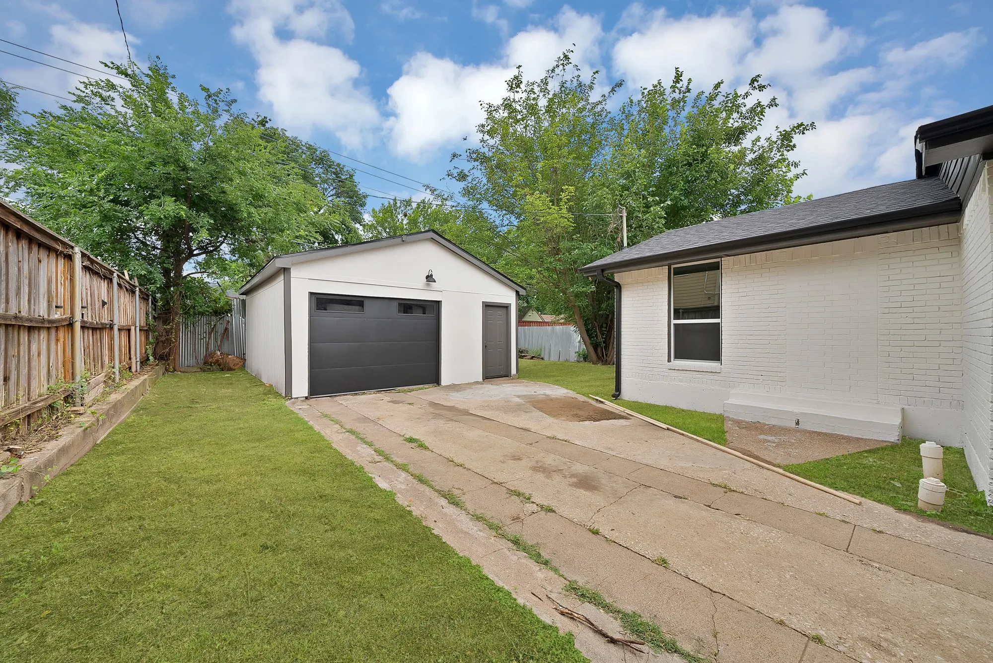 Single Family Residence For Sale in Dallas County , 2742 Burlington Boulevard, Dallas, Texas 75211, 3 Bedroom, 2 Bathroom, 2 Garage spaces, 1,603 Sqft, built in 1926, mls#21309439, Real Estate Agent in Dallas, Homes For Sale in Dallas county, Homes For Sale in Dallas, Realtor in Dallas Texas, Real Estate Brokerage Independent Realty Texas, Luminita Cordes Realtor