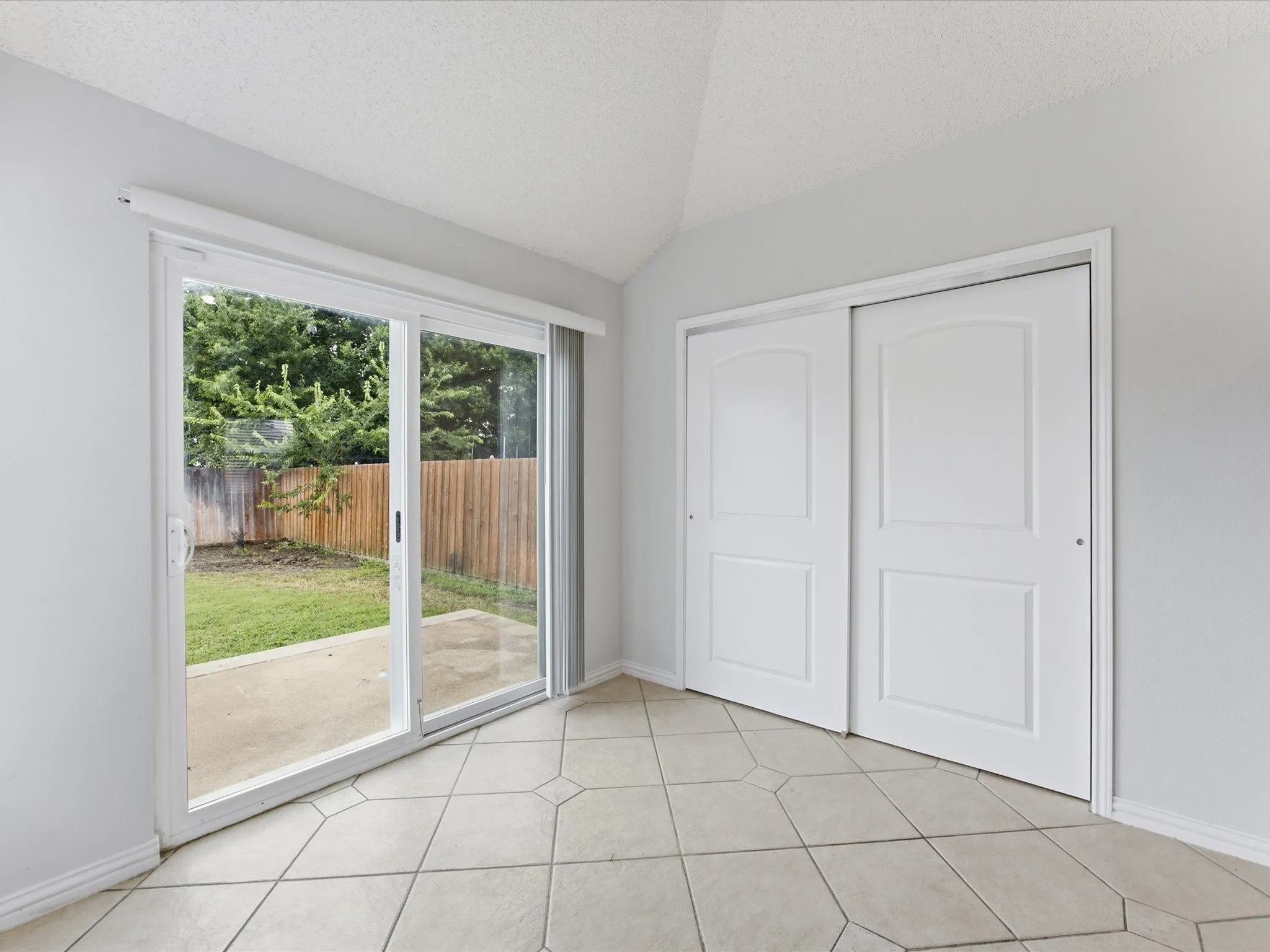 Single Family Residence For Rent in Tarrant County , 7609 Albany Lane, Arlington, Texas 76002, 3 Bedroom, 2 Bathroom, 2 Garage spaces, 1,733 Sqft, built in 1996, mls#21308070, Real Estate Agent in Arlington, Homes For Rent in Tarrant county, Homes For Rent in Arlington, Realtor in Arlington Texas, Real Estate Brokerage Independent Realty Texas, Luminita Cordes Realtor