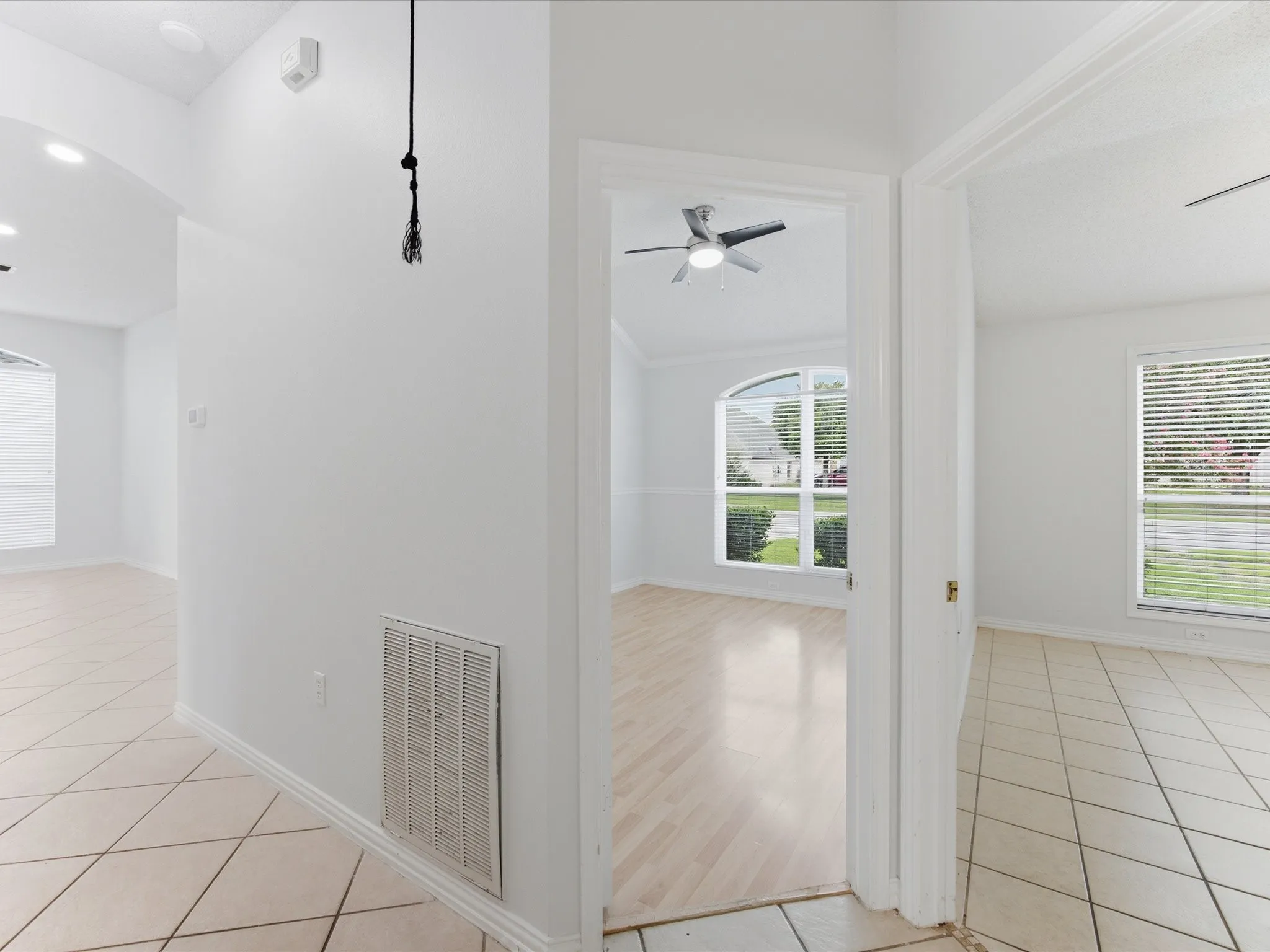 Single Family Residence For Rent in Tarrant County , 7609 Albany Lane, Arlington, Texas 76002, 3 Bedroom, 2 Bathroom, 2 Garage spaces, 1,733 Sqft, built in 1996, mls#21308070, Real Estate Agent in Arlington, Homes For Rent in Tarrant county, Homes For Rent in Arlington, Realtor in Arlington Texas, Real Estate Brokerage Independent Realty Texas, Luminita Cordes Realtor