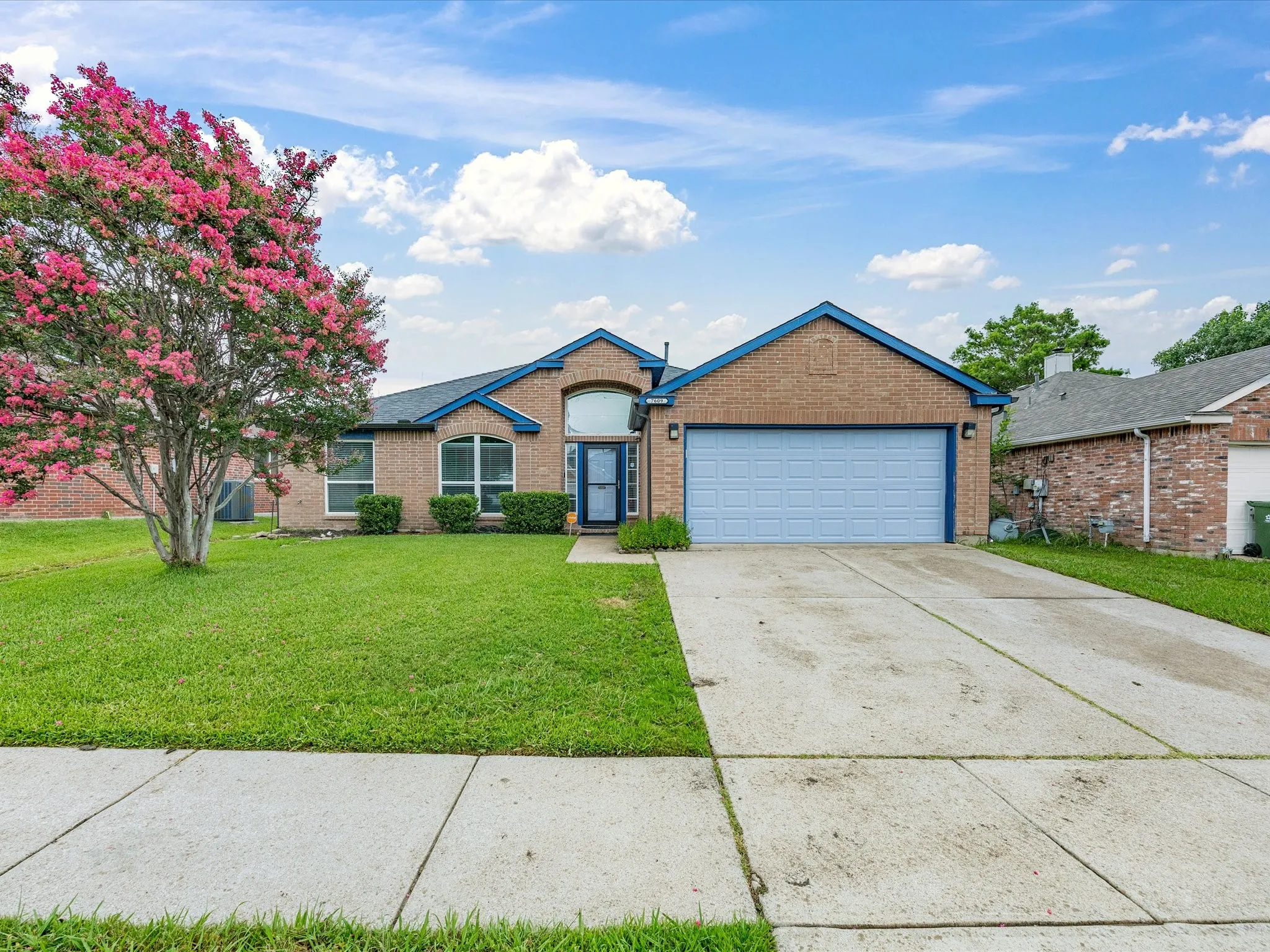 Single Family Residence For Rent in Tarrant County , 7609 Albany Lane, Arlington, Texas 76002, 3 Bedroom, 2 Bathroom, 2 Garage spaces, 1,733 Sqft, built in 1996, mls#21308070, Real Estate Agent in Arlington, Homes For Rent in Tarrant county, Homes For Rent in Arlington, Realtor in Arlington Texas, Real Estate Brokerage Independent Realty Texas, Luminita Cordes Realtor