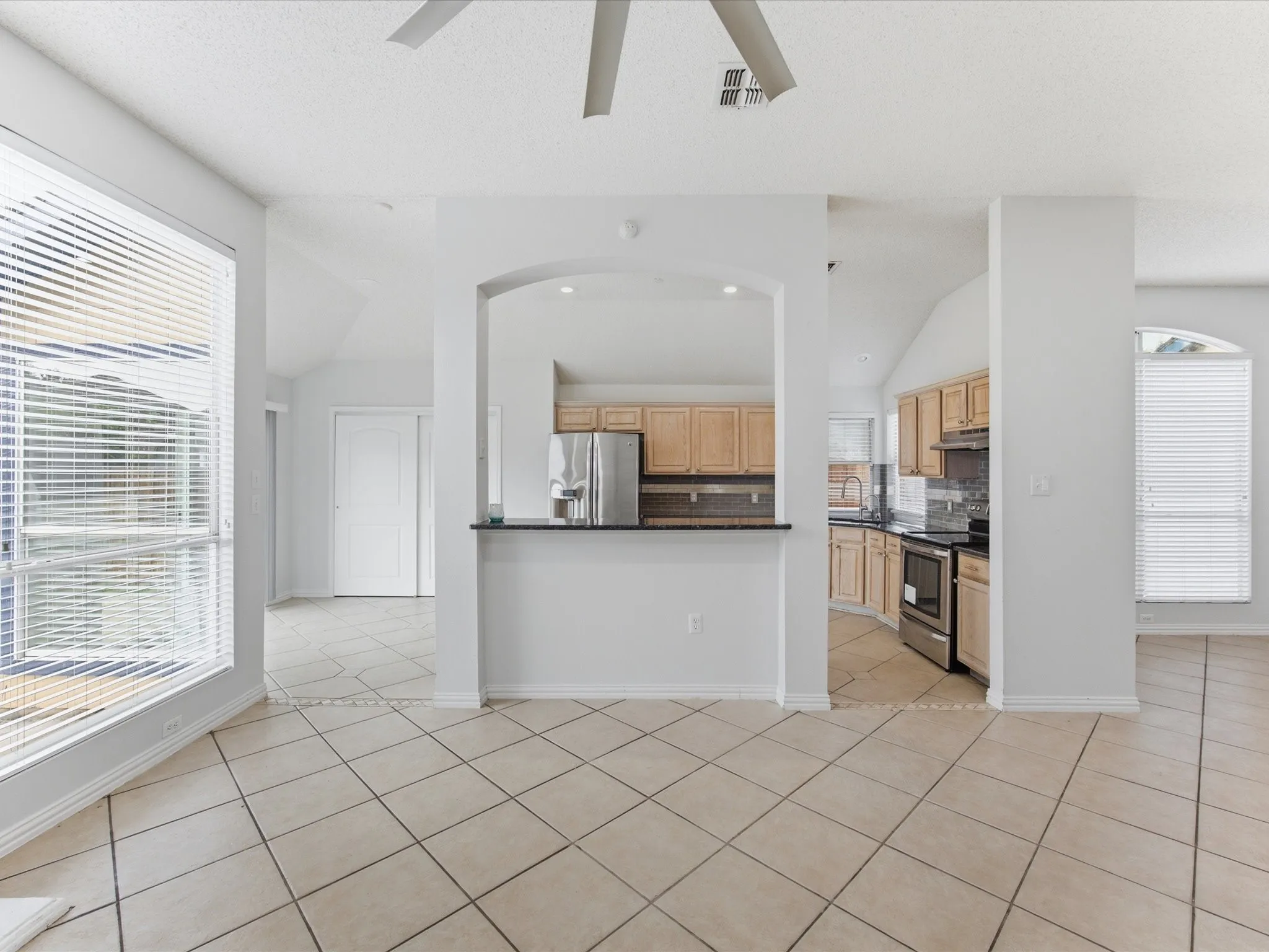 Single Family Residence For Sale in Tarrant County , 7609 Albany Lane, Arlington, Texas 76002, 3 Bedroom, 2 Bathroom, 2 Garage spaces, 1,733 Sqft, built in 1996, mls#21308185, Real Estate Agent in Arlington, Homes For Sale in Tarrant county, Homes For Sale in Arlington, Realtor in Arlington Texas, Real Estate Brokerage Independent Realty Texas, Luminita Cordes Realtor
