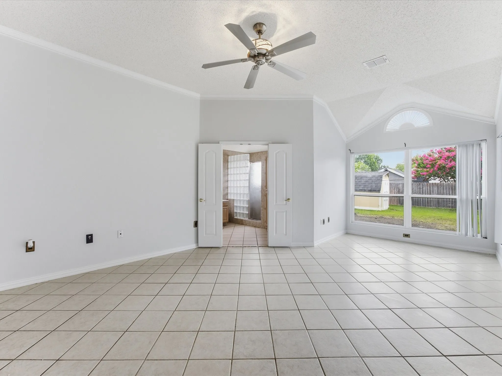 Single Family Residence For Sale in Tarrant County , 7609 Albany Lane, Arlington, Texas 76002, 3 Bedroom, 2 Bathroom, 2 Garage spaces, 1,733 Sqft, built in 1996, mls#21308185, Real Estate Agent in Arlington, Homes For Sale in Tarrant county, Homes For Sale in Arlington, Realtor in Arlington Texas, Real Estate Brokerage Independent Realty Texas, Luminita Cordes Realtor
