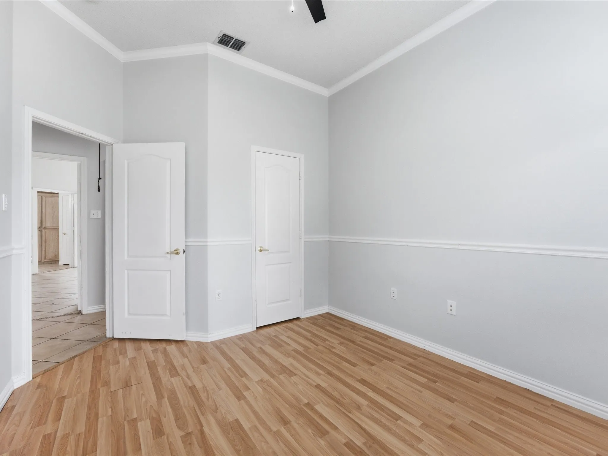 Single Family Residence For Sale in Tarrant County , 7609 Albany Lane, Arlington, Texas 76002, 3 Bedroom, 2 Bathroom, 2 Garage spaces, 1,733 Sqft, built in 1996, mls#21308185, Real Estate Agent in Arlington, Homes For Sale in Tarrant county, Homes For Sale in Arlington, Realtor in Arlington Texas, Real Estate Brokerage Independent Realty Texas, Luminita Cordes Realtor