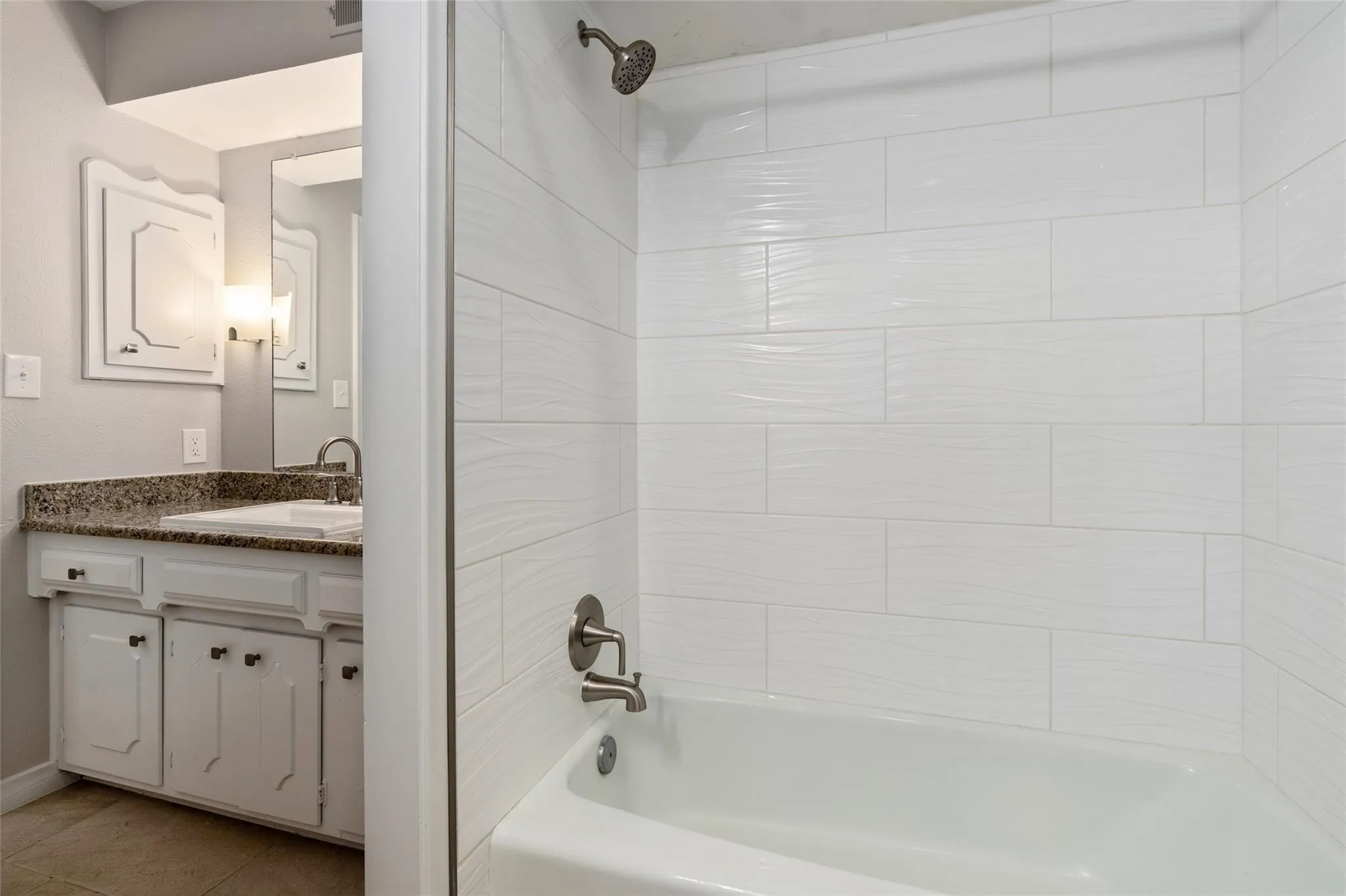 Guest Jack & Jill bath between the two upstairs bedrooms.
