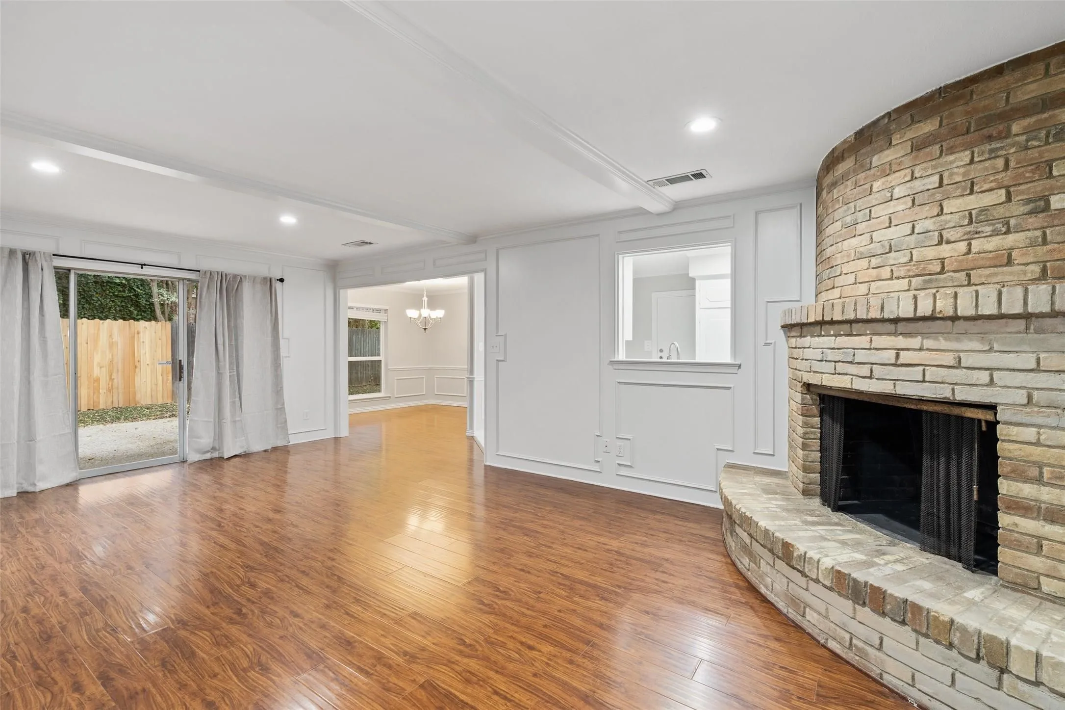 Duplex For Rent in Dallas County , 4355 Harvest Hill Road, Dallas, Texas 75244, 3 Bedroom, 2 Bathroom, 2 Garage spaces, 1,900 Sqft, built in 1970, mls#21308207, Real Estate Agent in Dallas, Homes For Rent in Dallas county, Homes For Rent in Dallas, Realtor in Dallas Texas, Real Estate Brokerage Independent Realty Texas, Luminita Cordes Realtor