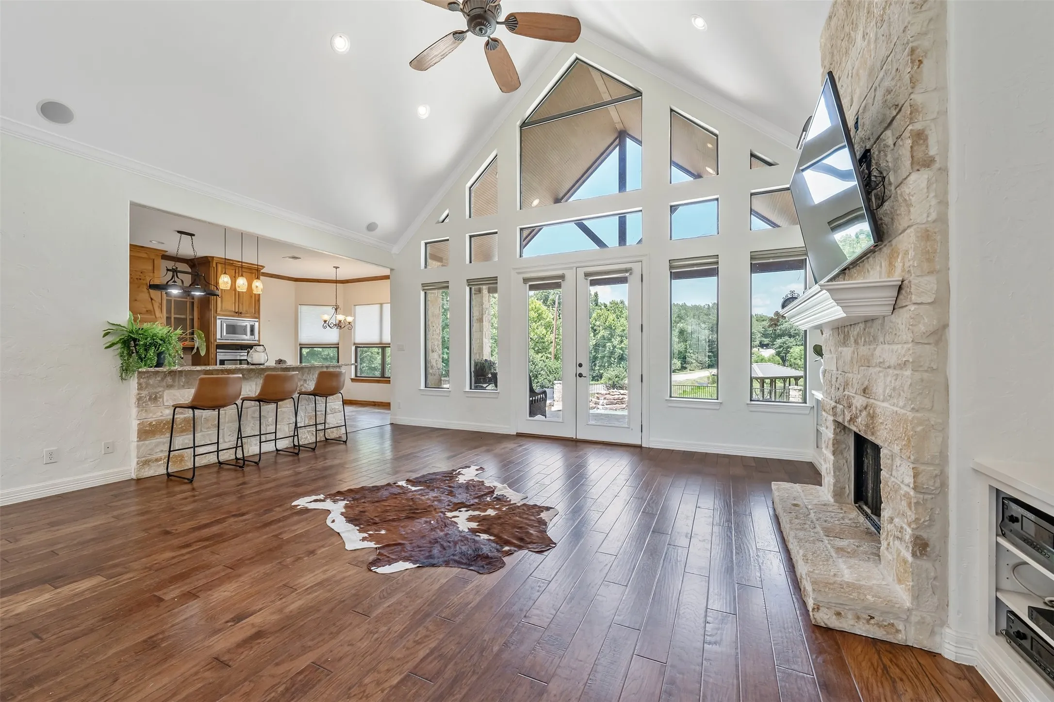 Vaulted ceiling with a ceiling fan and recessed lighting
