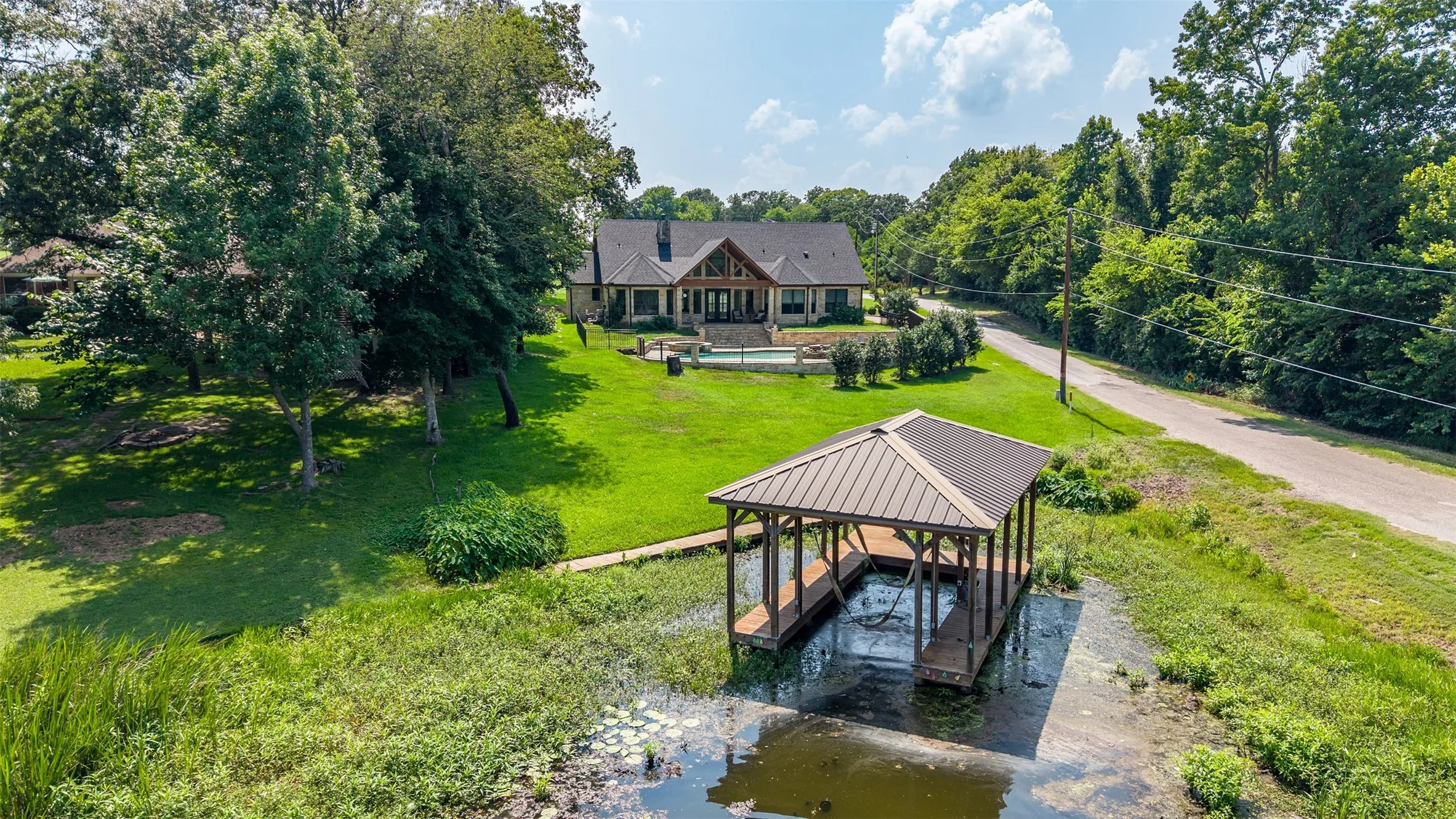 Single Family Residence For Sale in Henderson County , 6414 Dorsey Drive, Athens, Texas 75752, 3 Bedroom, 3 Bathroom, 2 Garage spaces, 3,100 Sqft, built in 2010, mls#21309482, Real Estate Agent in Athens, Homes For Sale in Henderson county, Homes For Sale in Athens, Realtor in Athens Texas, Real Estate Brokerage Independent Realty Texas, Luminita Cordes Realtor