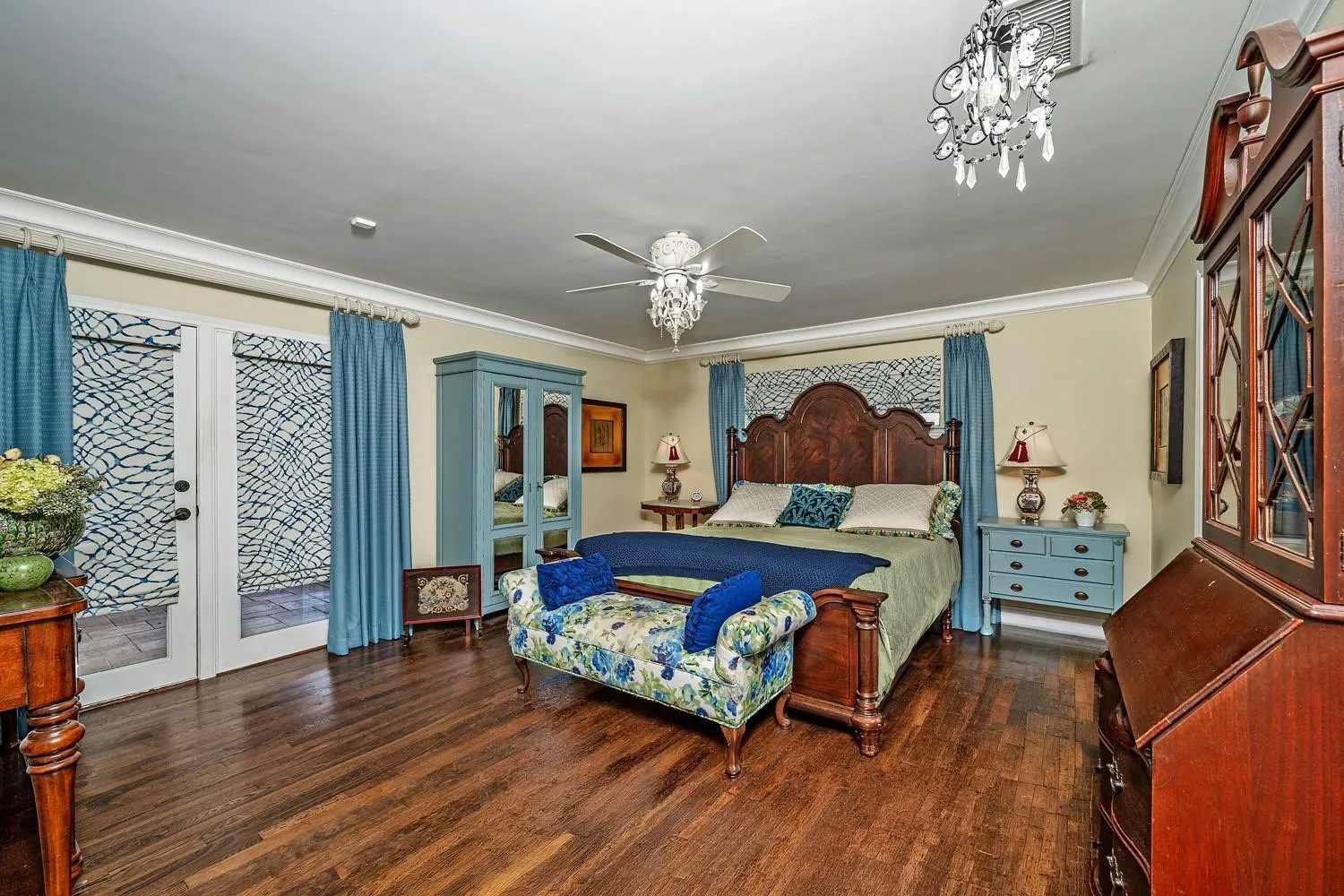 Single Family Residence For Sale in Dallas County , 7240 Hunters Ridge, Dallas, Texas 75248, 5 Bedrooms, 3 Bathrooms, 2 Garage spaces, 2,633 Sqft, built in 1972, Price $955,000, mls#21309484, Real Estate Agent in Dallas, Homes For Sale in Dallas county, Homes For Sale in Dallas, Realtor in Dallas Texas, Real Estate Brokerage Independent Realty Texas, Luminita Cordes Realtor