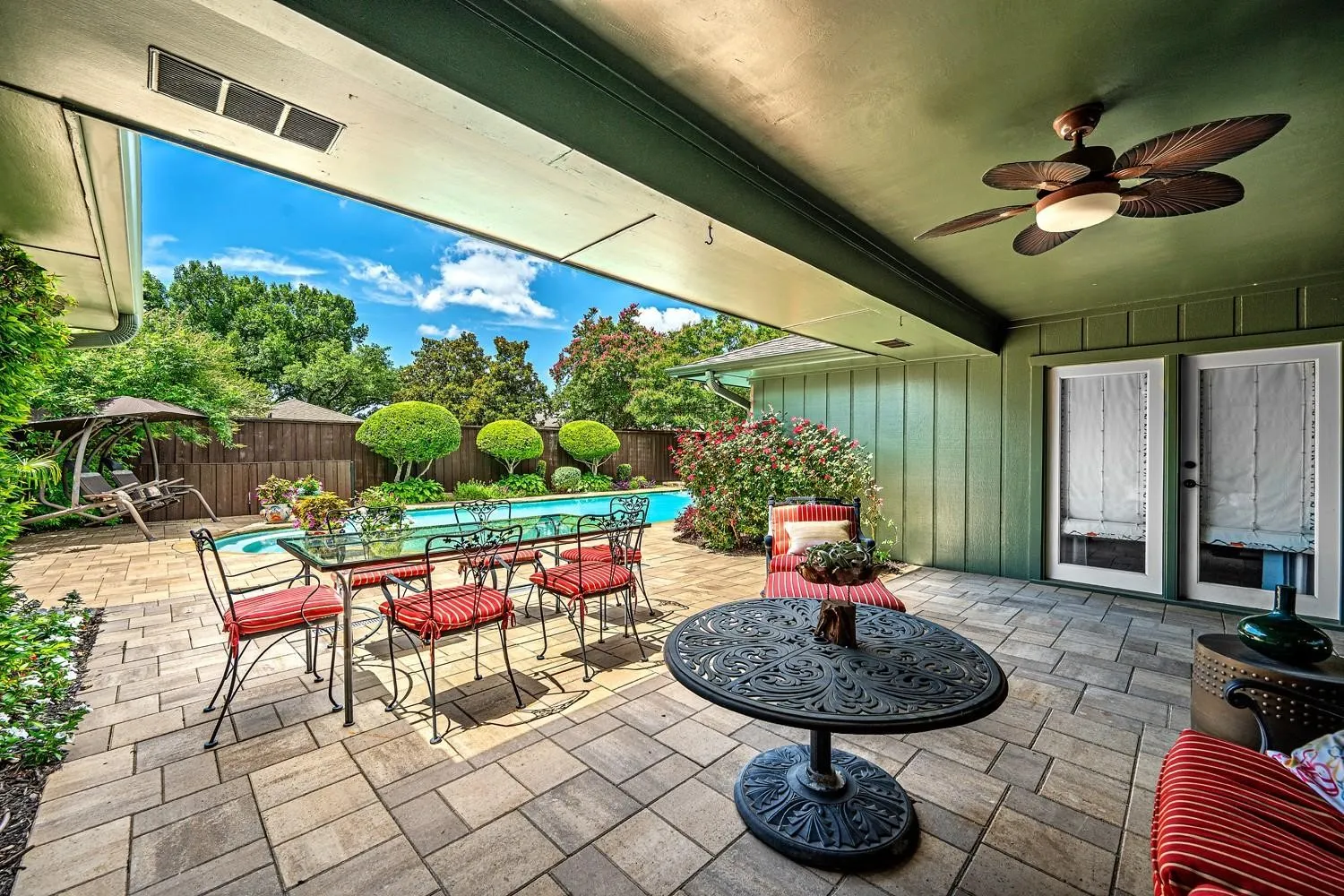 Single Family Residence For Sale in Dallas County , 7240 Hunters Ridge, Dallas, Texas 75248, 5 Bedrooms, 3 Bathrooms, 2 Garage spaces, 2,633 Sqft, built in 1972, Price $955,000, mls#21309484, Real Estate Agent in Dallas, Homes For Sale in Dallas county, Homes For Sale in Dallas, Realtor in Dallas Texas, Real Estate Brokerage Independent Realty Texas, Luminita Cordes Realtor
