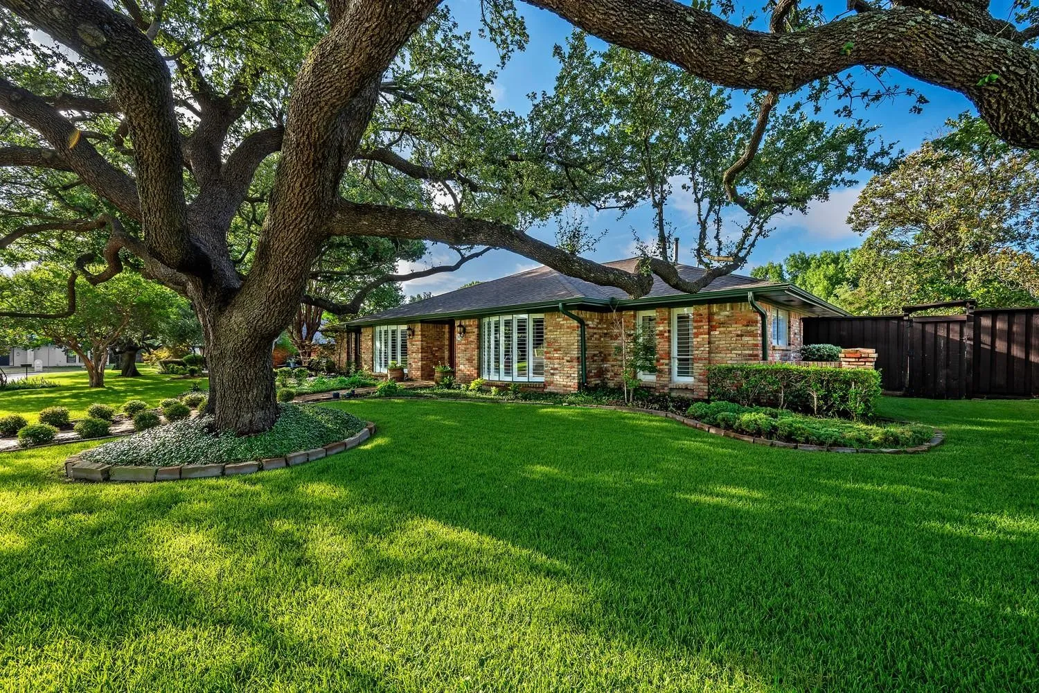 Single Family Residence For Sale in Dallas County , 7240 Hunters Ridge, Dallas, Texas 75248, 5 Bedrooms, 3 Bathrooms, 2 Garage spaces, 2,633 Sqft, built in 1972, Price $955,000, mls#21309484, Real Estate Agent in Dallas, Homes For Sale in Dallas county, Homes For Sale in Dallas, Realtor in Dallas Texas, Real Estate Brokerage Independent Realty Texas, Luminita Cordes Realtor