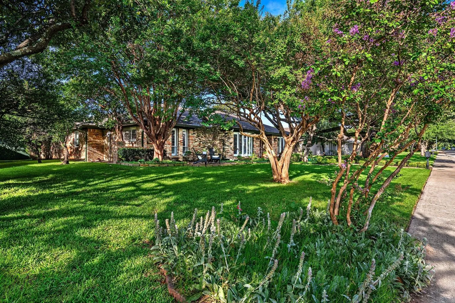 Single Family Residence For Sale in Dallas County , 7240 Hunters Ridge, Dallas, Texas 75248, 5 Bedrooms, 3 Bathrooms, 2 Garage spaces, 2,633 Sqft, built in 1972, Price $955,000, mls#21309484, Real Estate Agent in Dallas, Homes For Sale in Dallas county, Homes For Sale in Dallas, Realtor in Dallas Texas, Real Estate Brokerage Independent Realty Texas, Luminita Cordes Realtor