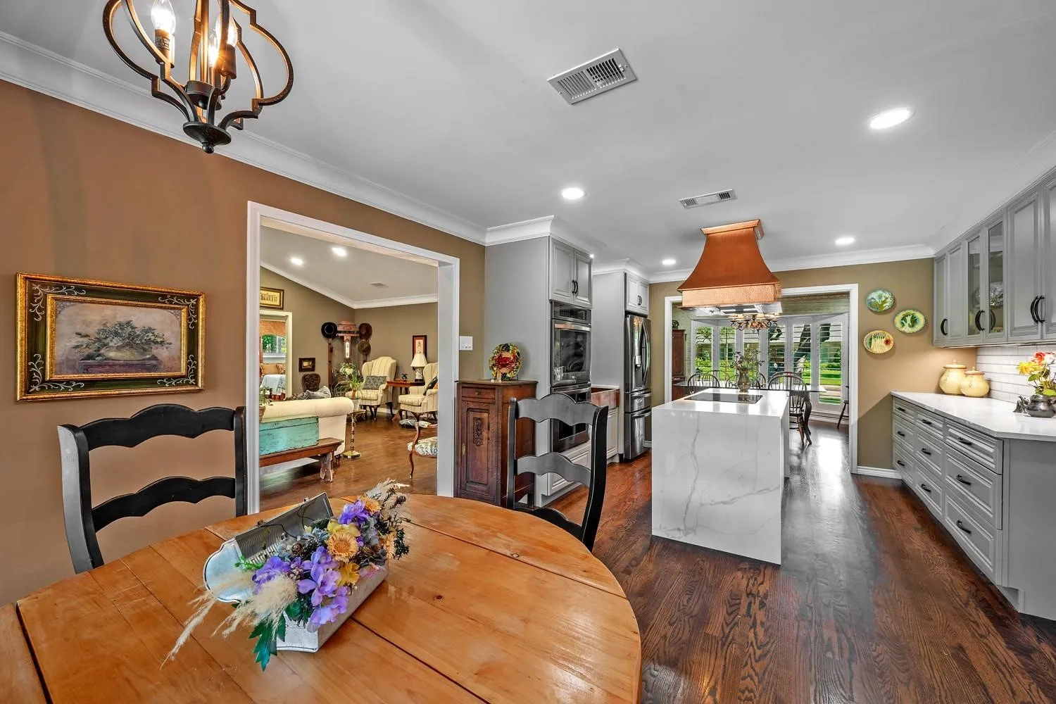 Single Family Residence For Sale in Dallas County , 7240 Hunters Ridge, Dallas, Texas 75248, 5 Bedrooms, 3 Bathrooms, 2 Garage spaces, 2,633 Sqft, built in 1972, Price $955,000, mls#21309484, Real Estate Agent in Dallas, Homes For Sale in Dallas county, Homes For Sale in Dallas, Realtor in Dallas Texas, Real Estate Brokerage Independent Realty Texas, Luminita Cordes Realtor