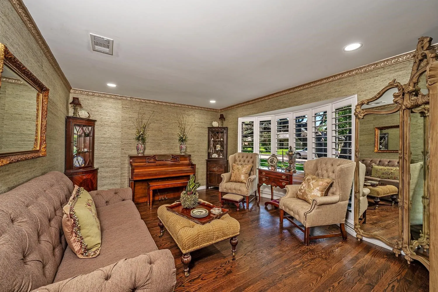Single Family Residence For Sale in Dallas County , 7240 Hunters Ridge, Dallas, Texas 75248, 5 Bedrooms, 3 Bathrooms, 2 Garage spaces, 2,633 Sqft, built in 1972, Price $955,000, mls#21309484, Real Estate Agent in Dallas, Homes For Sale in Dallas county, Homes For Sale in Dallas, Realtor in Dallas Texas, Real Estate Brokerage Independent Realty Texas, Luminita Cordes Realtor