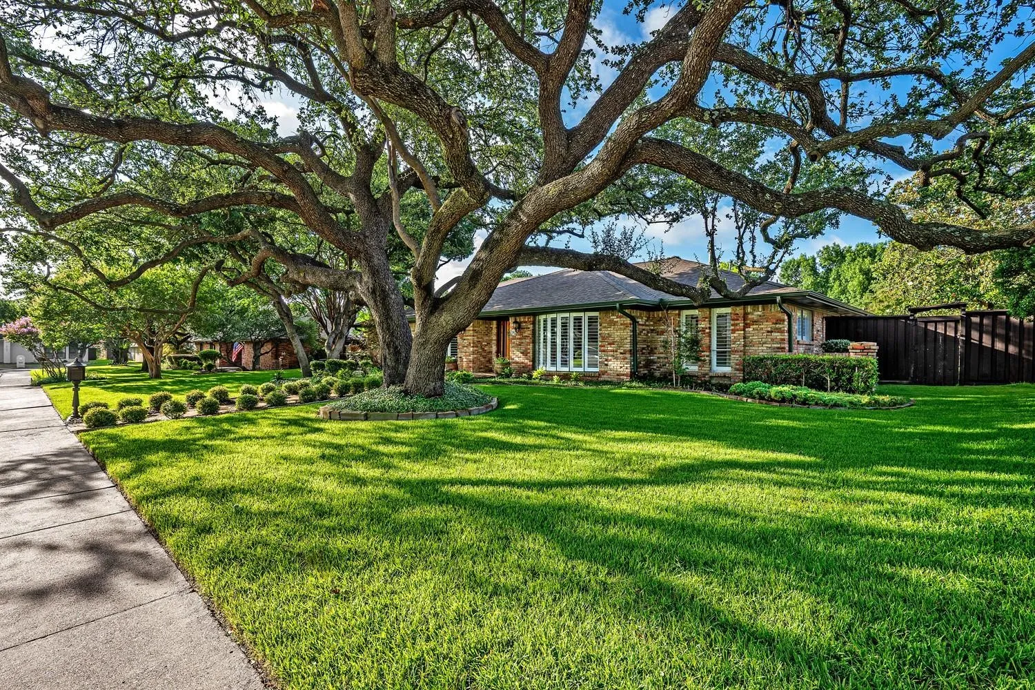 Single Family Residence For Sale in Dallas County , 7240 Hunters Ridge, Dallas, Texas 75248, 5 Bedrooms, 3 Bathrooms, 2 Garage spaces, 2,633 Sqft, built in 1972, Price $955,000, mls#21309484, Real Estate Agent in Dallas, Homes For Sale in Dallas county, Homes For Sale in Dallas, Realtor in Dallas Texas, Real Estate Brokerage Independent Realty Texas, Luminita Cordes Realtor