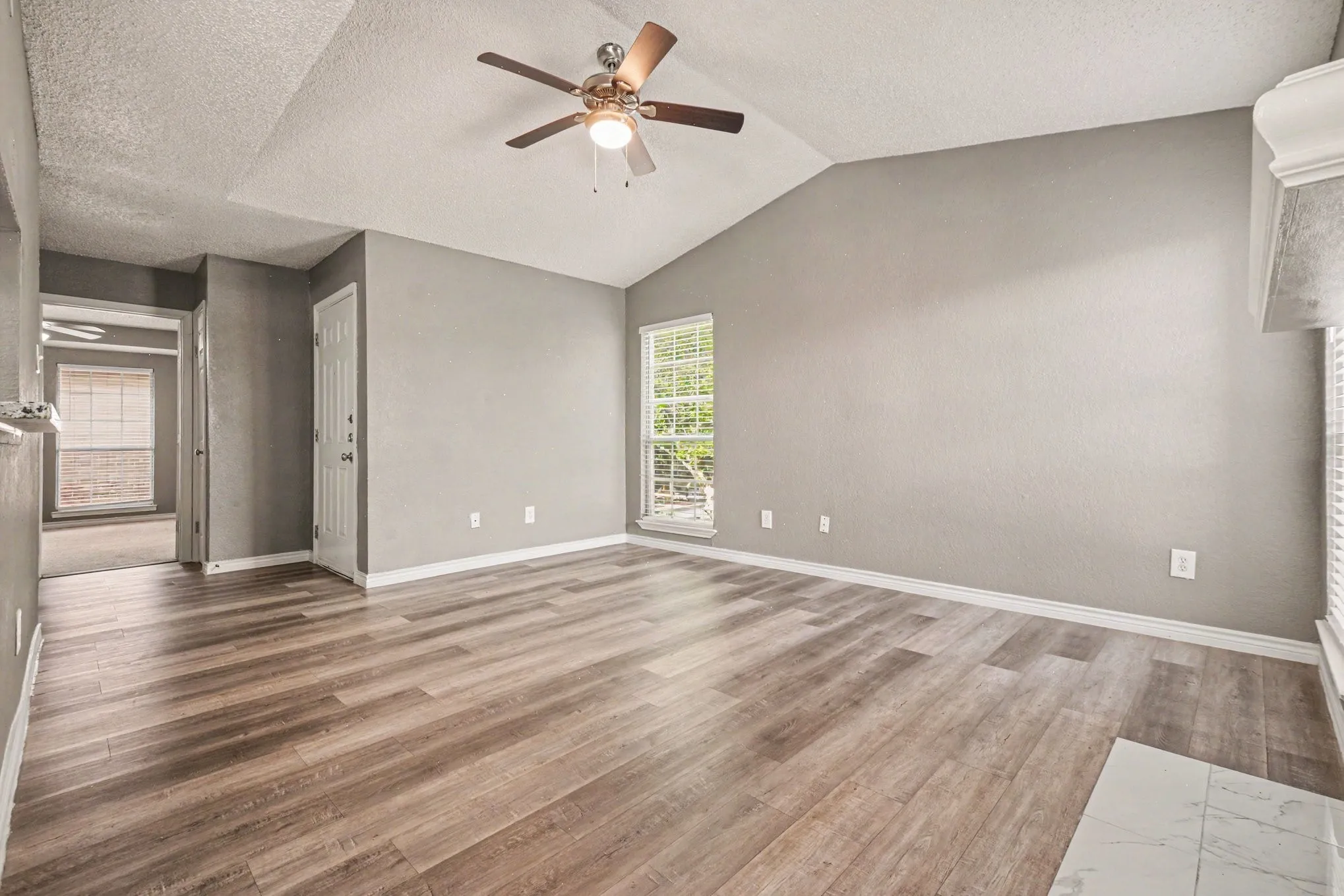 Condominium For Sale in Dallas County , 3645 W Northgate Drive 201, Irving, Texas 75062, 2 Bedroom, 2 Bathroom, Garage spaces, 947 Sqft, built in 1982, mls#21309498, Real Estate Agent in Irving, Homes For Sale in Dallas county, Homes For Sale in Irving, Realtor in Irving Texas, Real Estate Brokerage Independent Realty Texas, Luminita Cordes Realtor