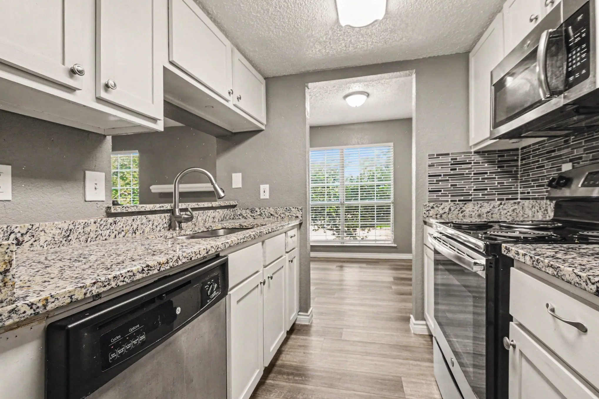 Condominium For Sale in Dallas County , 3645 W Northgate Drive 201, Irving, Texas 75062, 2 Bedroom, 2 Bathroom, Garage spaces, 947 Sqft, built in 1982, mls#21309498, Real Estate Agent in Irving, Homes For Sale in Dallas county, Homes For Sale in Irving, Realtor in Irving Texas, Real Estate Brokerage Independent Realty Texas, Luminita Cordes Realtor