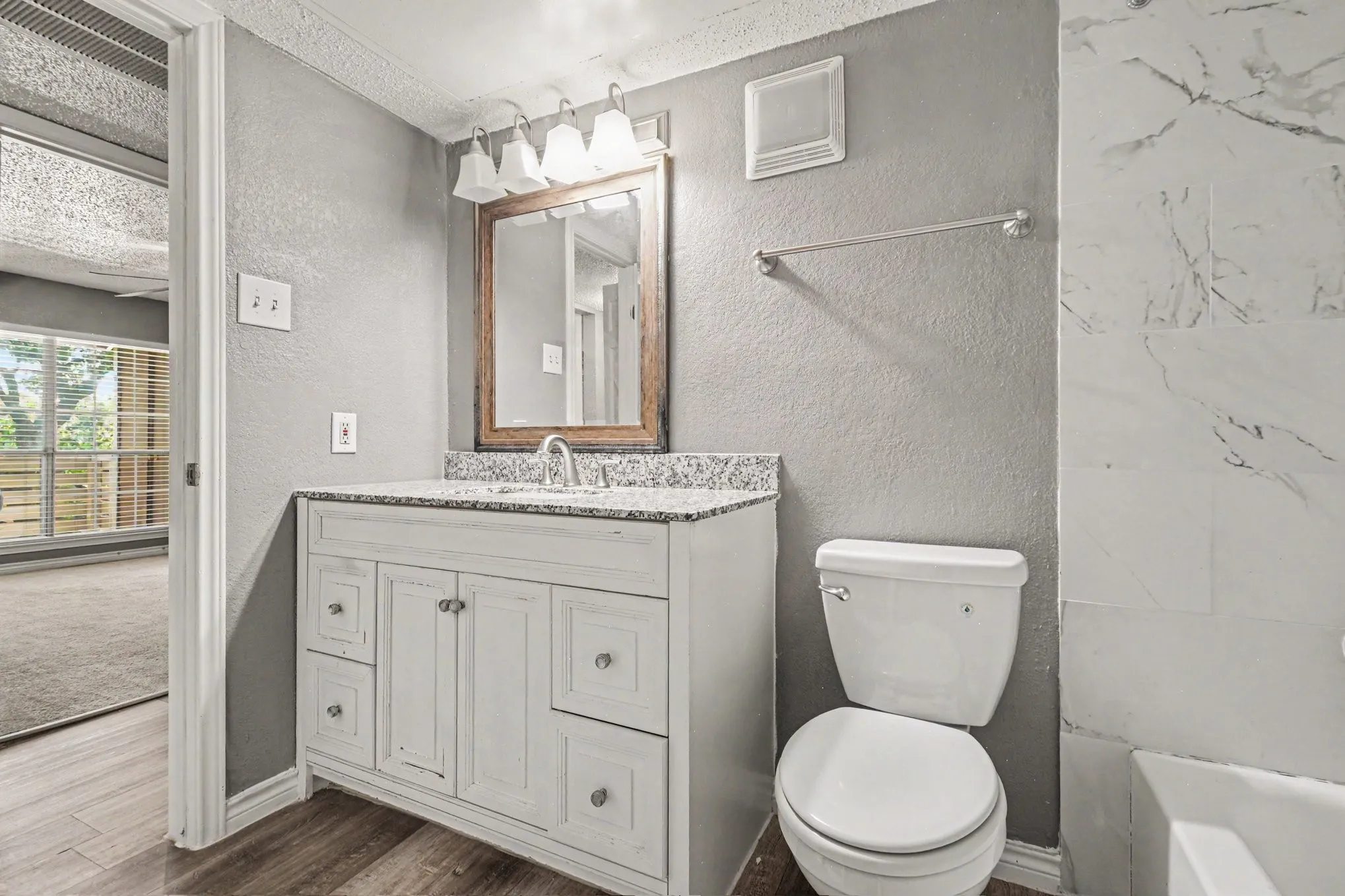 Condominium For Sale in Dallas County , 3645 W Northgate Drive 201, Irving, Texas 75062, 2 Bedroom, 2 Bathroom, Garage spaces, 947 Sqft, built in 1982, mls#21309498, Real Estate Agent in Irving, Homes For Sale in Dallas county, Homes For Sale in Irving, Realtor in Irving Texas, Real Estate Brokerage Independent Realty Texas, Luminita Cordes Realtor