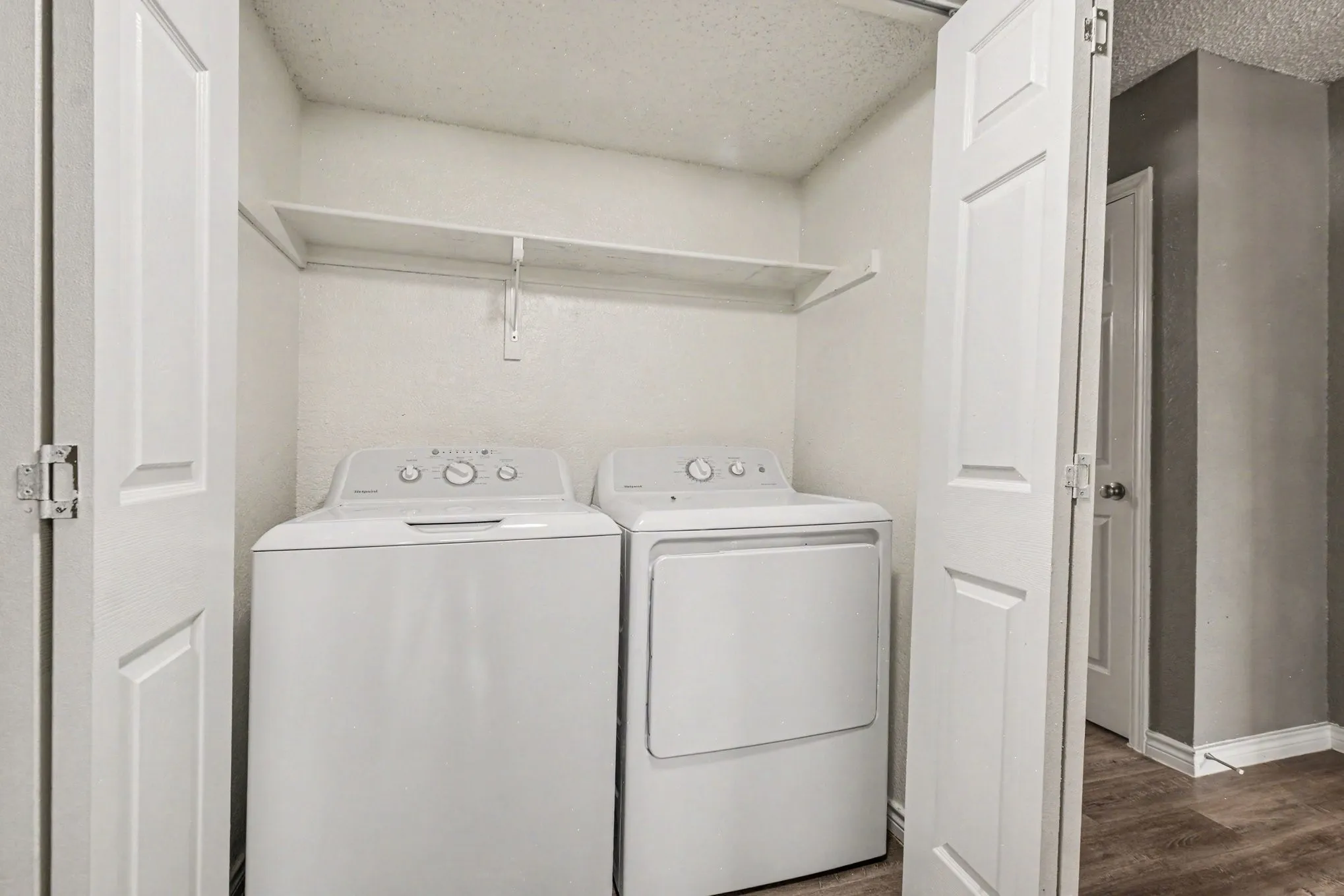 Condominium For Sale in Dallas County , 3645 W Northgate Drive 201, Irving, Texas 75062, 2 Bedroom, 2 Bathroom, Garage spaces, 947 Sqft, built in 1982, mls#21309498, Real Estate Agent in Irving, Homes For Sale in Dallas county, Homes For Sale in Irving, Realtor in Irving Texas, Real Estate Brokerage Independent Realty Texas, Luminita Cordes Realtor