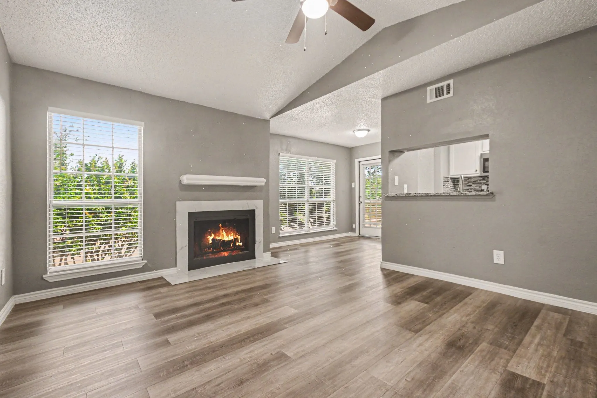 Condominium For Sale in Dallas County , 3645 W Northgate Drive 201, Irving, Texas 75062, 2 Bedroom, 2 Bathroom, Garage spaces, 947 Sqft, built in 1982, mls#21309498, Real Estate Agent in Irving, Homes For Sale in Dallas county, Homes For Sale in Irving, Realtor in Irving Texas, Real Estate Brokerage Independent Realty Texas, Luminita Cordes Realtor
