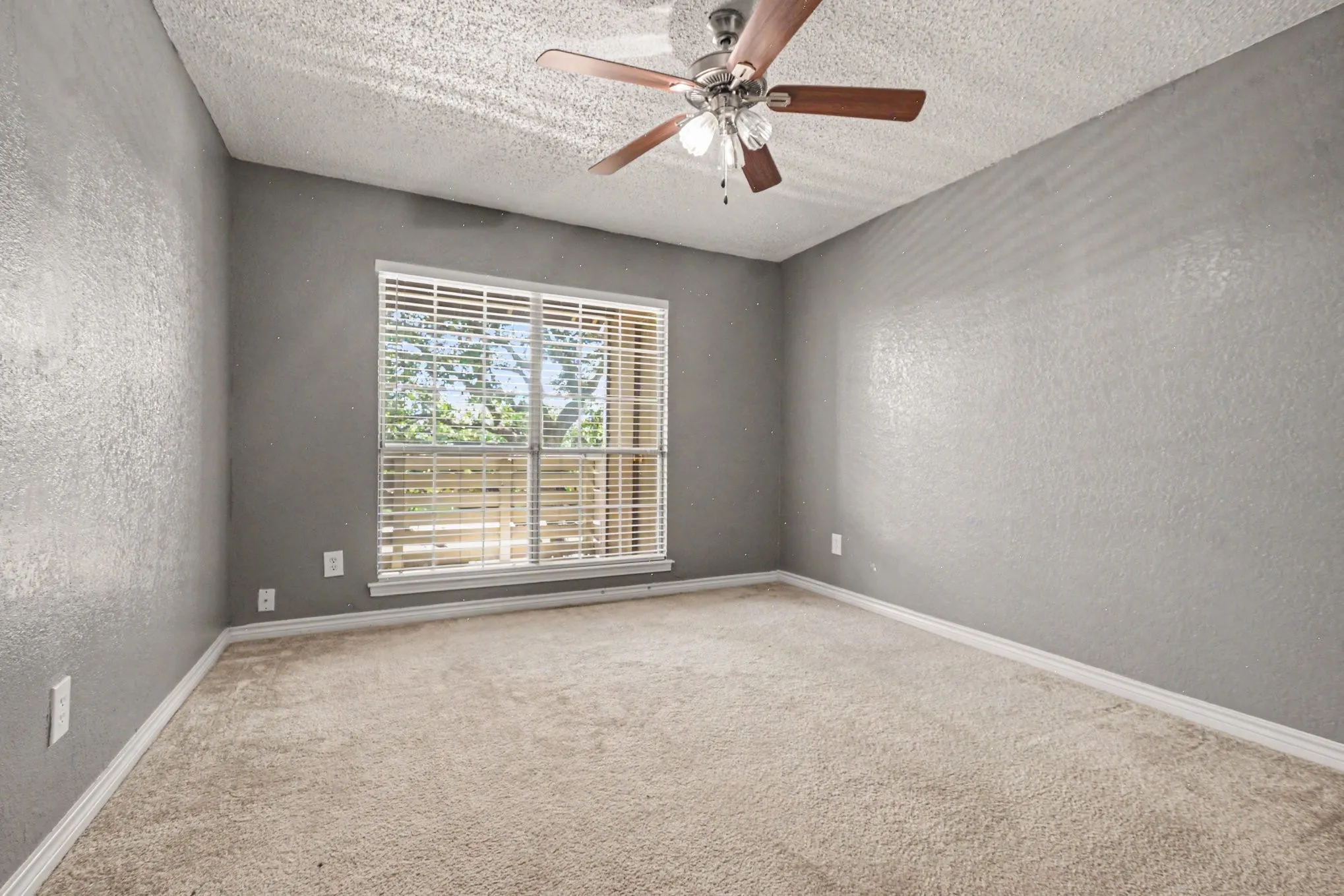 Condominium For Sale in Dallas County , 3645 W Northgate Drive 201, Irving, Texas 75062, 2 Bedroom, 2 Bathroom, Garage spaces, 947 Sqft, built in 1982, mls#21309498, Real Estate Agent in Irving, Homes For Sale in Dallas county, Homes For Sale in Irving, Realtor in Irving Texas, Real Estate Brokerage Independent Realty Texas, Luminita Cordes Realtor