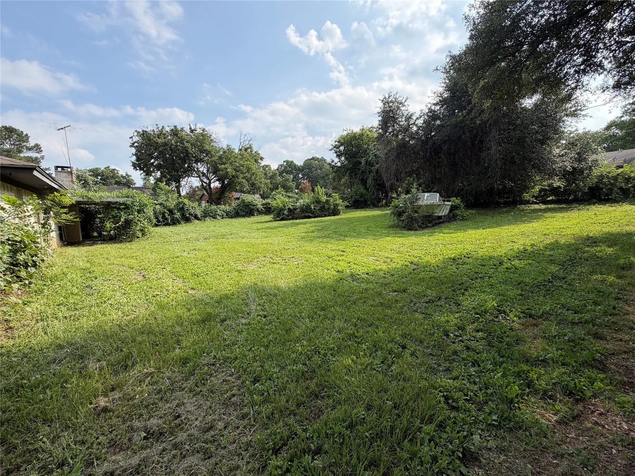 Single Family Residence For Sale in Tarrant County , 6400 Kingston Drive, Colleyville, Texas 76034, 3 Bedrooms, 2 Bathrooms, 2 Garage spaces, 1,797 Sqft, built in 1975, Price $500,000, mls#21306347, Real Estate Agent in Colleyville, Homes For Sale in Tarrant county, Homes For Sale in Colleyville, Realtor in Colleyville Texas, Real Estate Brokerage Independent Realty Texas, Luminita Cordes Realtor