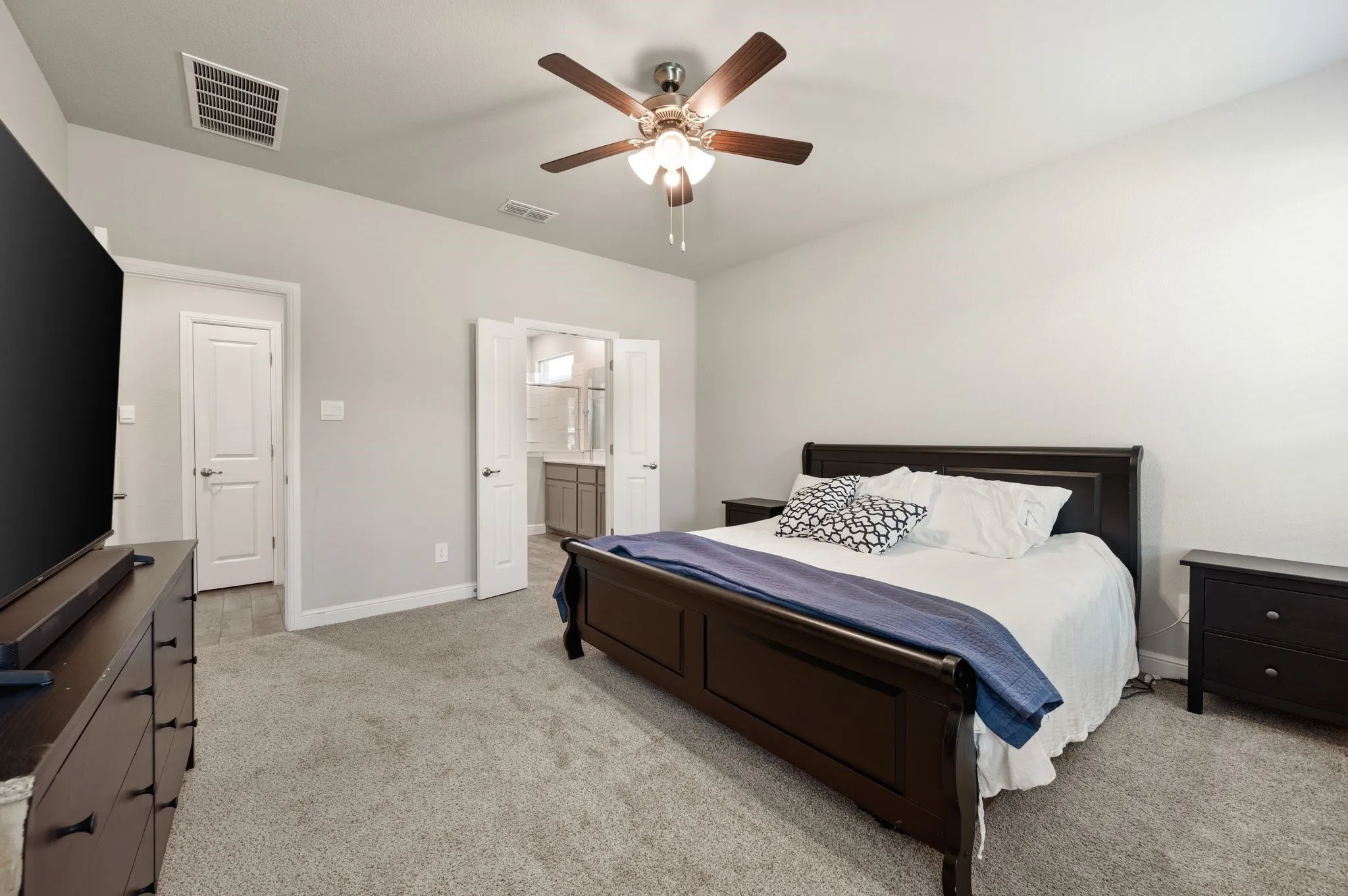 Single Family Residence For Rent in Denton County , 1217 Southwark Drive, Fort Worth, Texas 76247, 4 Bedroom, 2 Bathroom, 2 Garage spaces, 2,010 Sqft, built in 2024, mls#21306203, Real Estate Agent in Fort Worth, Homes For Rent in Denton county, Homes For Rent in Fort Worth, Realtor in Fort Worth Texas, Real Estate Brokerage Independent Realty Texas, Luminita Cordes Realtor