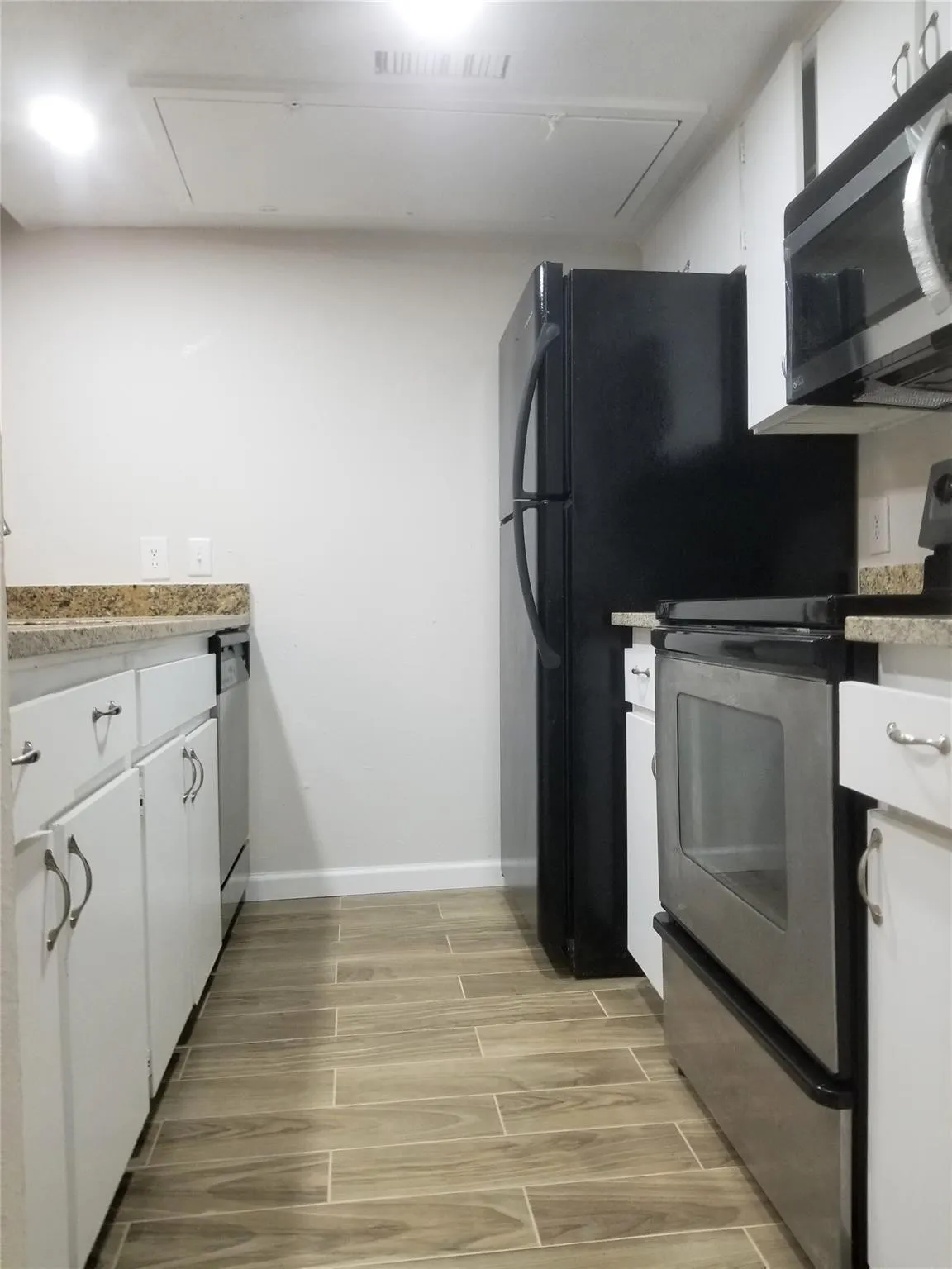 Condominium For Rent in Dallas County , 4638 Country Creek Drive 1246, Dallas, Texas 75236, 1 Bedroom, 1 Bathroom, Garage spaces, 739 Sqft, built in 1974, mls#21309495, Real Estate Agent in Dallas, Homes For Rent in Dallas county, Homes For Rent in Dallas, Realtor in Dallas Texas, Real Estate Brokerage Independent Realty Texas, Luminita Cordes Realtor