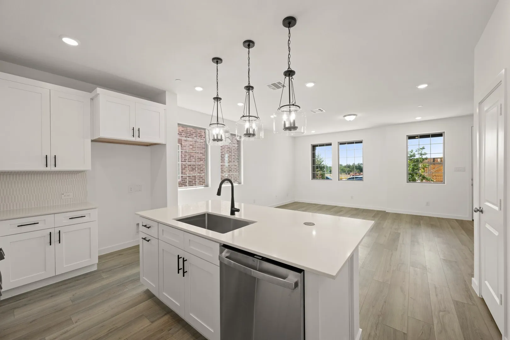 2408 Glacier- Kitchen-3