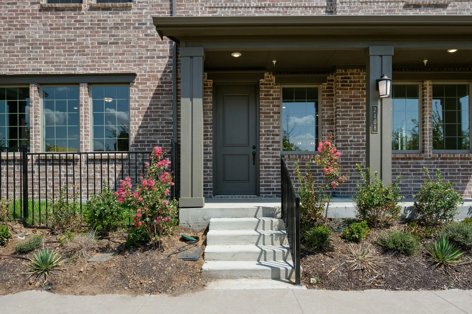 2408 Glacier- Front-3
