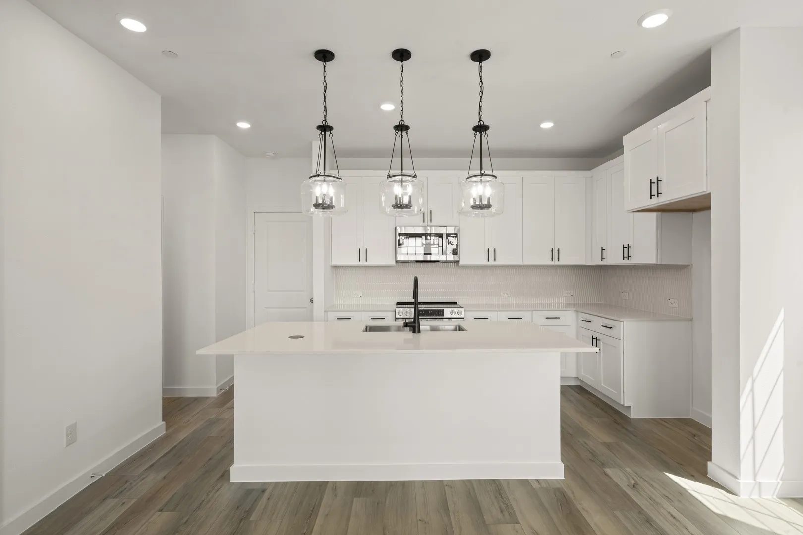 2408 Glacier- Kitchen-2