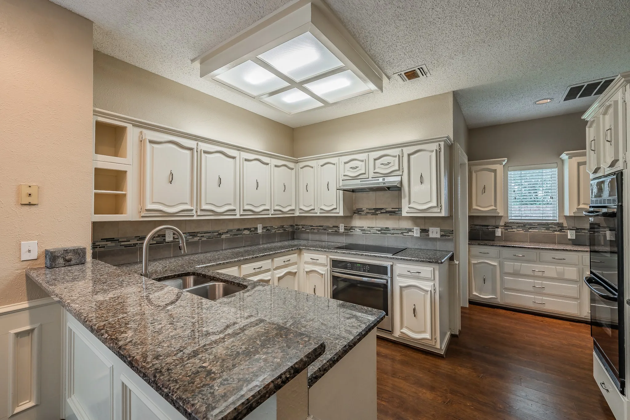 Single Family Residence For Sale in Dallas County , 2002 Diamond Oaks Drive, Garland, Texas 75044, 3 Bedroom, 3 Bathroom, 2 Garage spaces, 2,322 Sqft, built in 1985, mls#21309452, Real Estate Agent in Garland, Homes For Sale in Dallas county, Homes For Sale in Garland, Realtor in Garland Texas, Real Estate Brokerage Independent Realty Texas, Luminita Cordes Realtor
