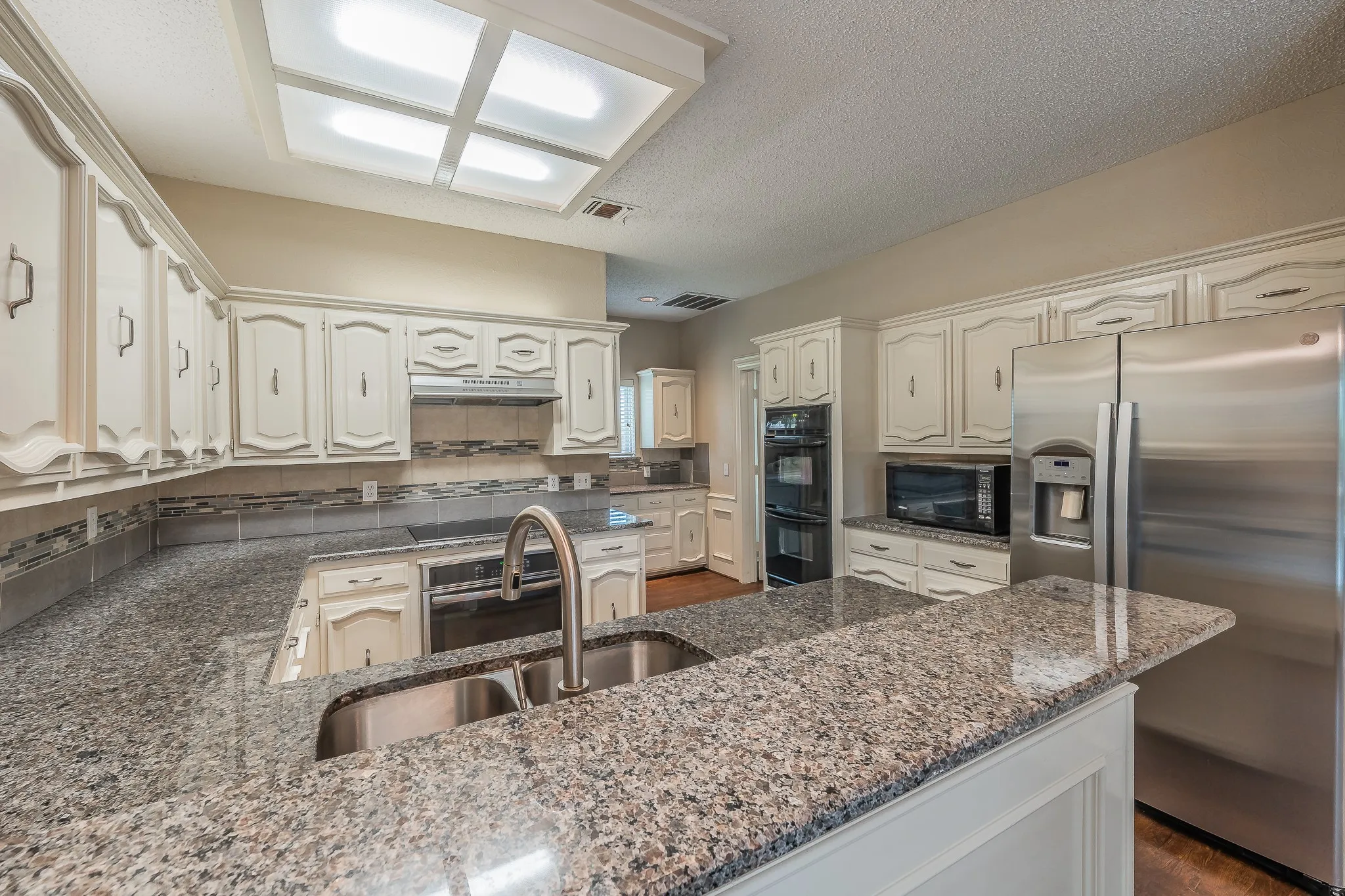 Single Family Residence For Sale in Dallas County , 2002 Diamond Oaks Drive, Garland, Texas 75044, 3 Bedroom, 3 Bathroom, 2 Garage spaces, 2,322 Sqft, built in 1985, mls#21309452, Real Estate Agent in Garland, Homes For Sale in Dallas county, Homes For Sale in Garland, Realtor in Garland Texas, Real Estate Brokerage Independent Realty Texas, Luminita Cordes Realtor