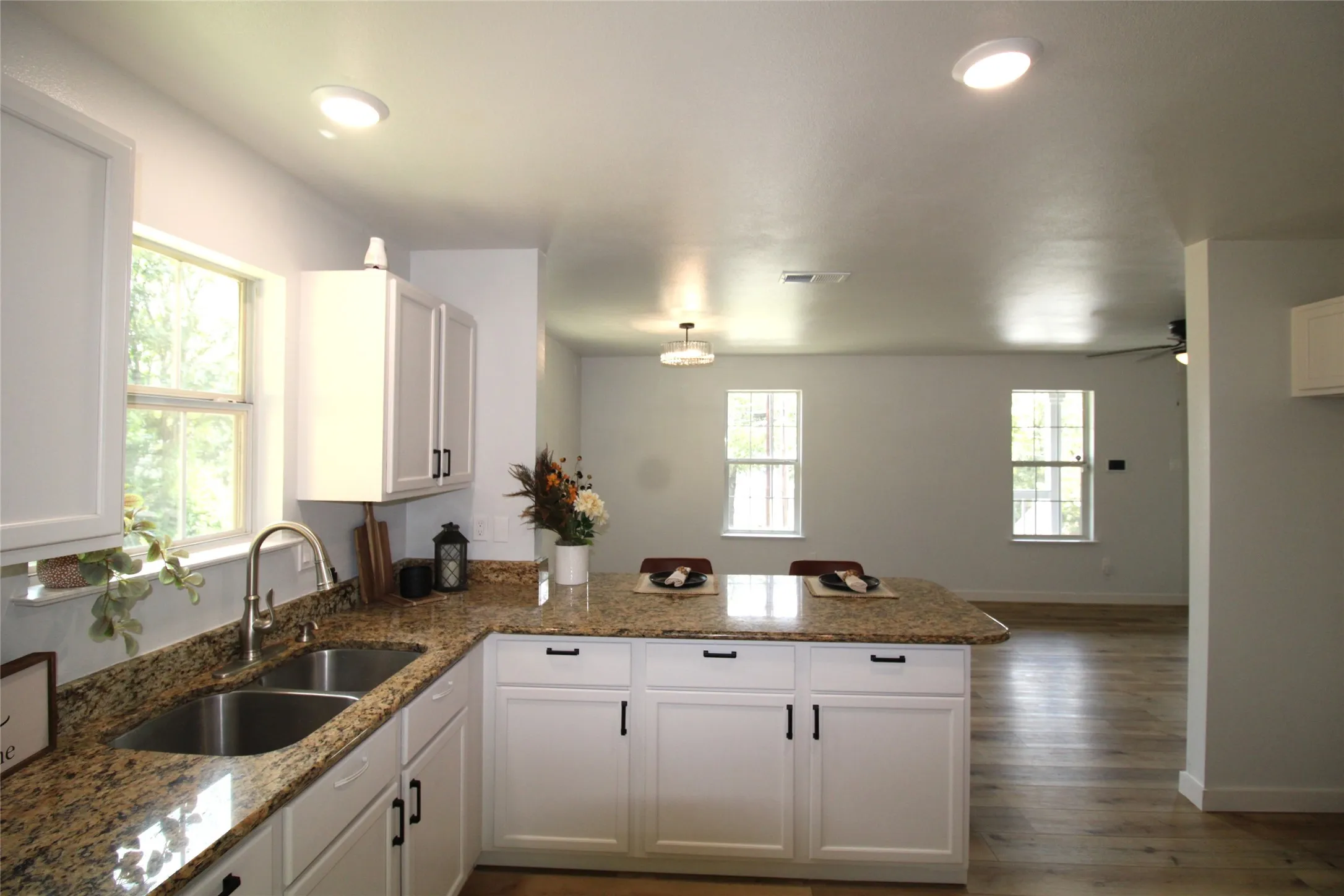 Single Family Residence For Sale in Van Zandt County , 640 Callender Lake Drive, Murchison, Texas 75778, 3 Bedroom, 2 Bathroom, Garage spaces, 1,056 Sqft, built in 2002, mls#21309550, Real Estate Agent in Murchison, Homes For Sale in Van Zandt county, Homes For Sale in Murchison, Realtor in Murchison Texas, Real Estate Brokerage Independent Realty Texas, Luminita Cordes Realtor