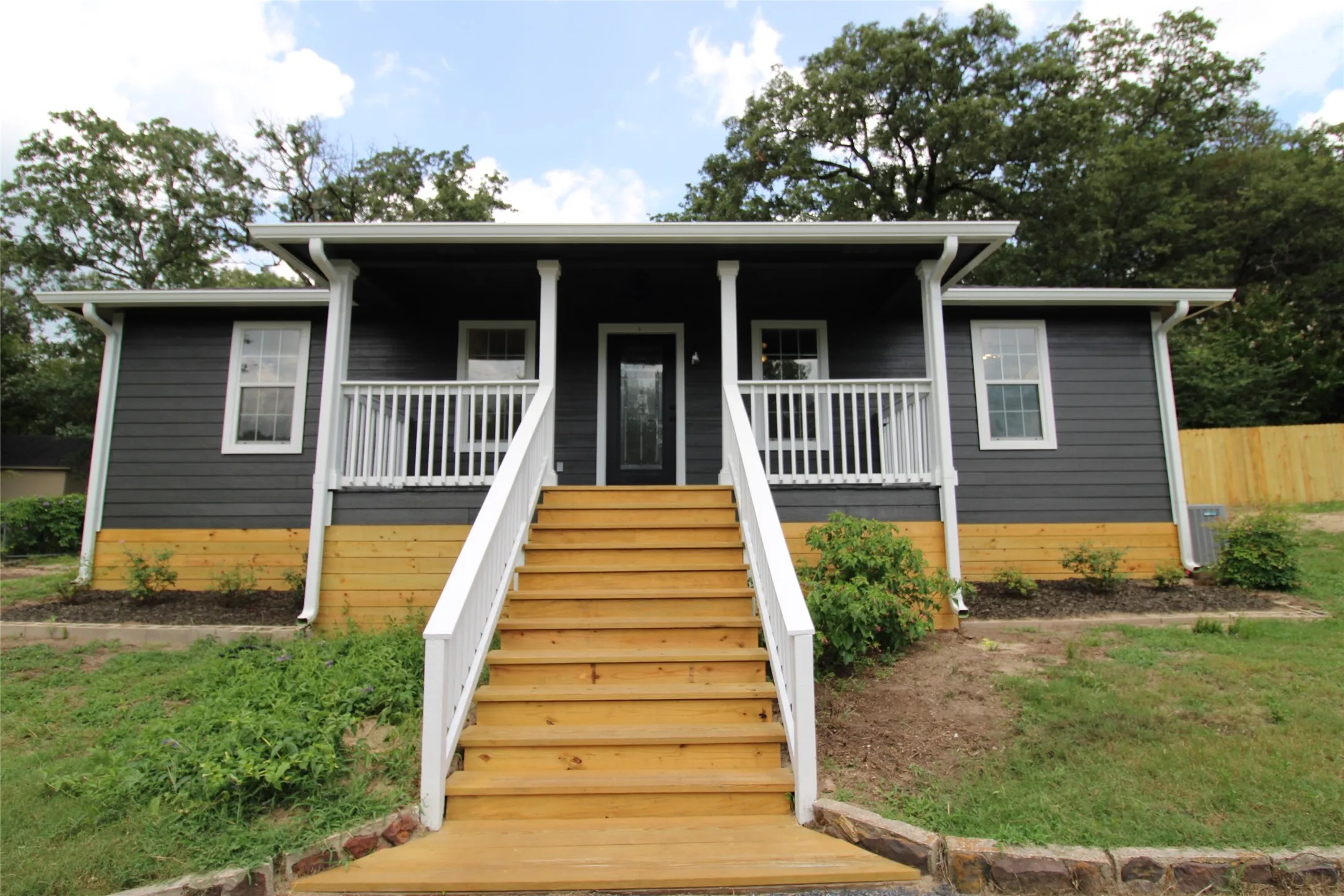 Single Family Residence For Sale in Van Zandt County , 640 Callender Lake Drive, Murchison, Texas 75778, 3 Bedroom, 2 Bathroom, Garage spaces, 1,056 Sqft, built in 2002, mls#21309550, Real Estate Agent in Murchison, Homes For Sale in Van Zandt county, Homes For Sale in Murchison, Realtor in Murchison Texas, Real Estate Brokerage Independent Realty Texas, Luminita Cordes Realtor