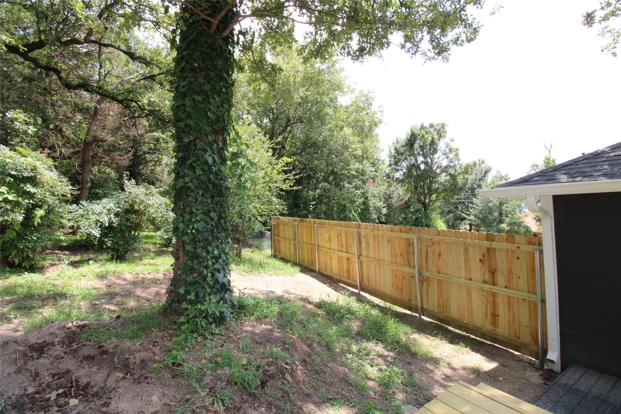 Single Family Residence For Sale in Van Zandt County , 640 Callender Lake Drive, Murchison, Texas 75778, 3 Bedroom, 2 Bathroom, Garage spaces, 1,056 Sqft, built in 2002, mls#21309550, Real Estate Agent in Murchison, Homes For Sale in Van Zandt county, Homes For Sale in Murchison, Realtor in Murchison Texas, Real Estate Brokerage Independent Realty Texas, Luminita Cordes Realtor