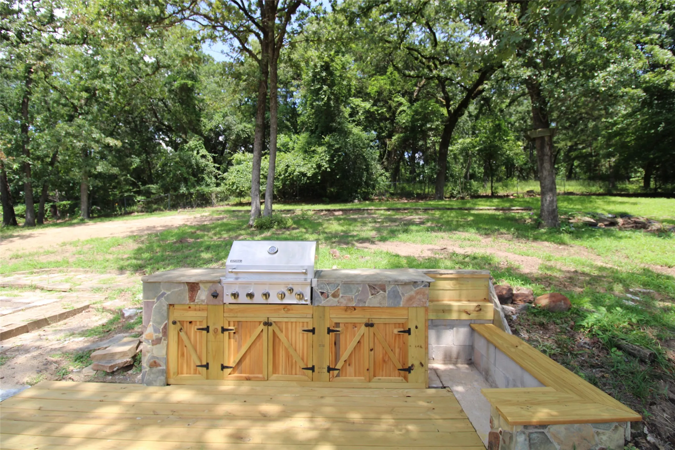 Single Family Residence For Sale in Van Zandt County , 640 Callender Lake Drive, Murchison, Texas 75778, 3 Bedroom, 2 Bathroom, Garage spaces, 1,056 Sqft, built in 2002, mls#21309550, Real Estate Agent in Murchison, Homes For Sale in Van Zandt county, Homes For Sale in Murchison, Realtor in Murchison Texas, Real Estate Brokerage Independent Realty Texas, Luminita Cordes Realtor
