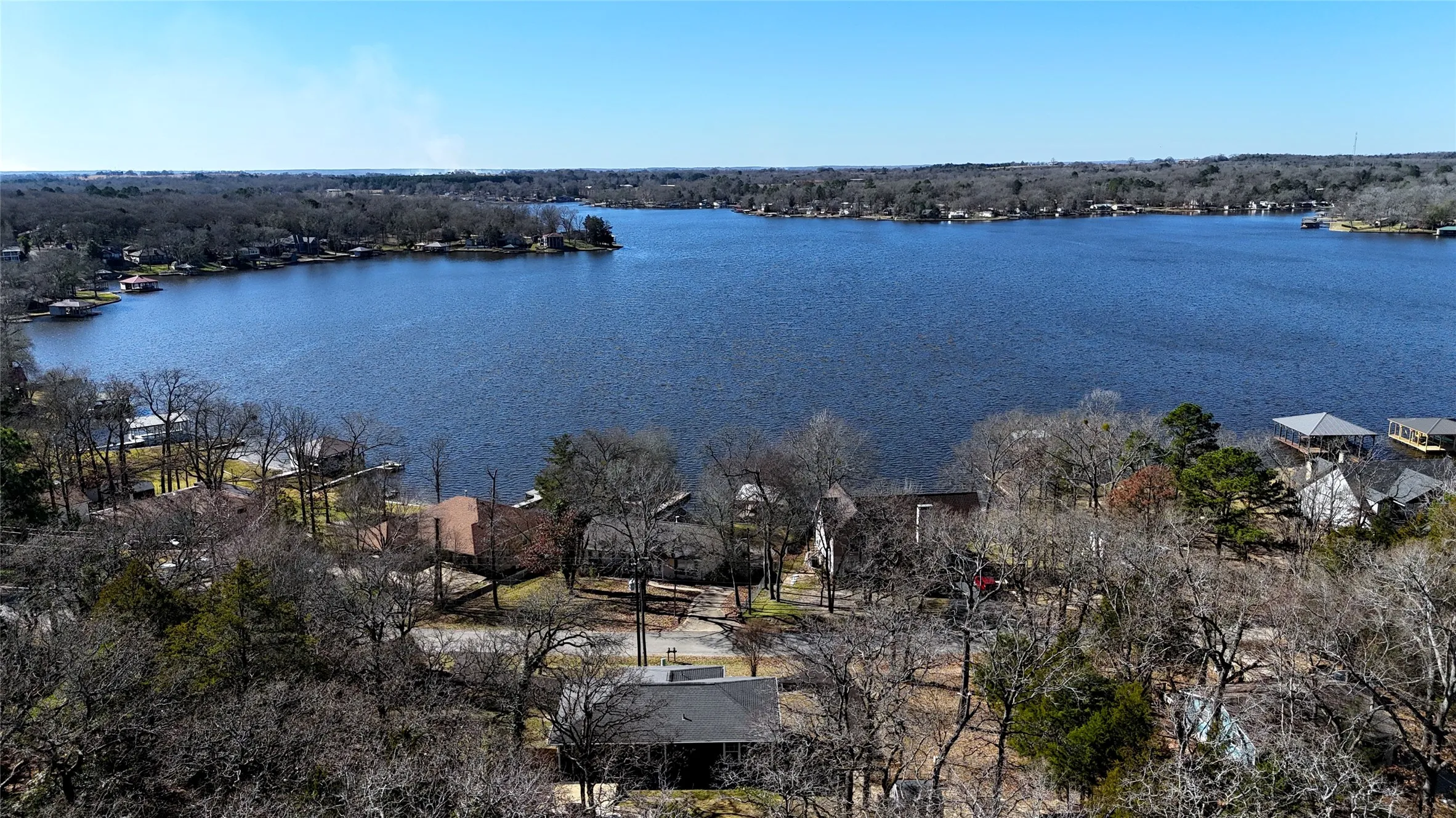 Single Family Residence For Sale in Van Zandt County , 640 Callender Lake Drive, Murchison, Texas 75778, 3 Bedroom, 2 Bathroom, Garage spaces, 1,056 Sqft, built in 2002, mls#21309550, Real Estate Agent in Murchison, Homes For Sale in Van Zandt county, Homes For Sale in Murchison, Realtor in Murchison Texas, Real Estate Brokerage Independent Realty Texas, Luminita Cordes Realtor