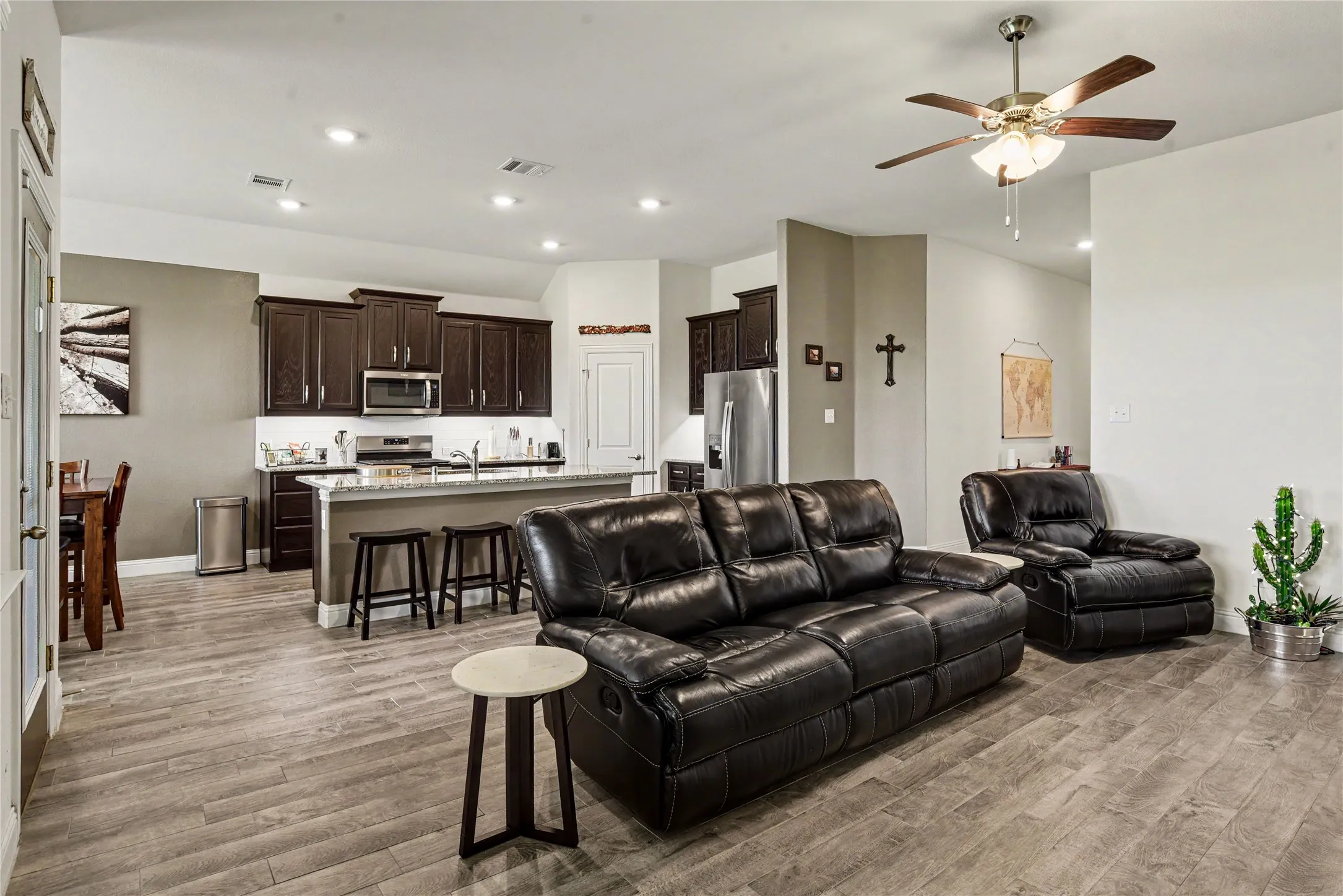 Single Family Residence For Sale in Kaufman County , 4016 Woodford Drive, Forney, Texas 75126, 4 Bedroom, 2 Bathroom, 3 Garage spaces, 1,831 Sqft, built in 2021, mls#21305190, Real Estate Agent in Forney, Homes For Sale in Kaufman county, Homes For Sale in Forney, Realtor in Forney Texas, Real Estate Brokerage Independent Realty Texas, Luminita Cordes Realtor