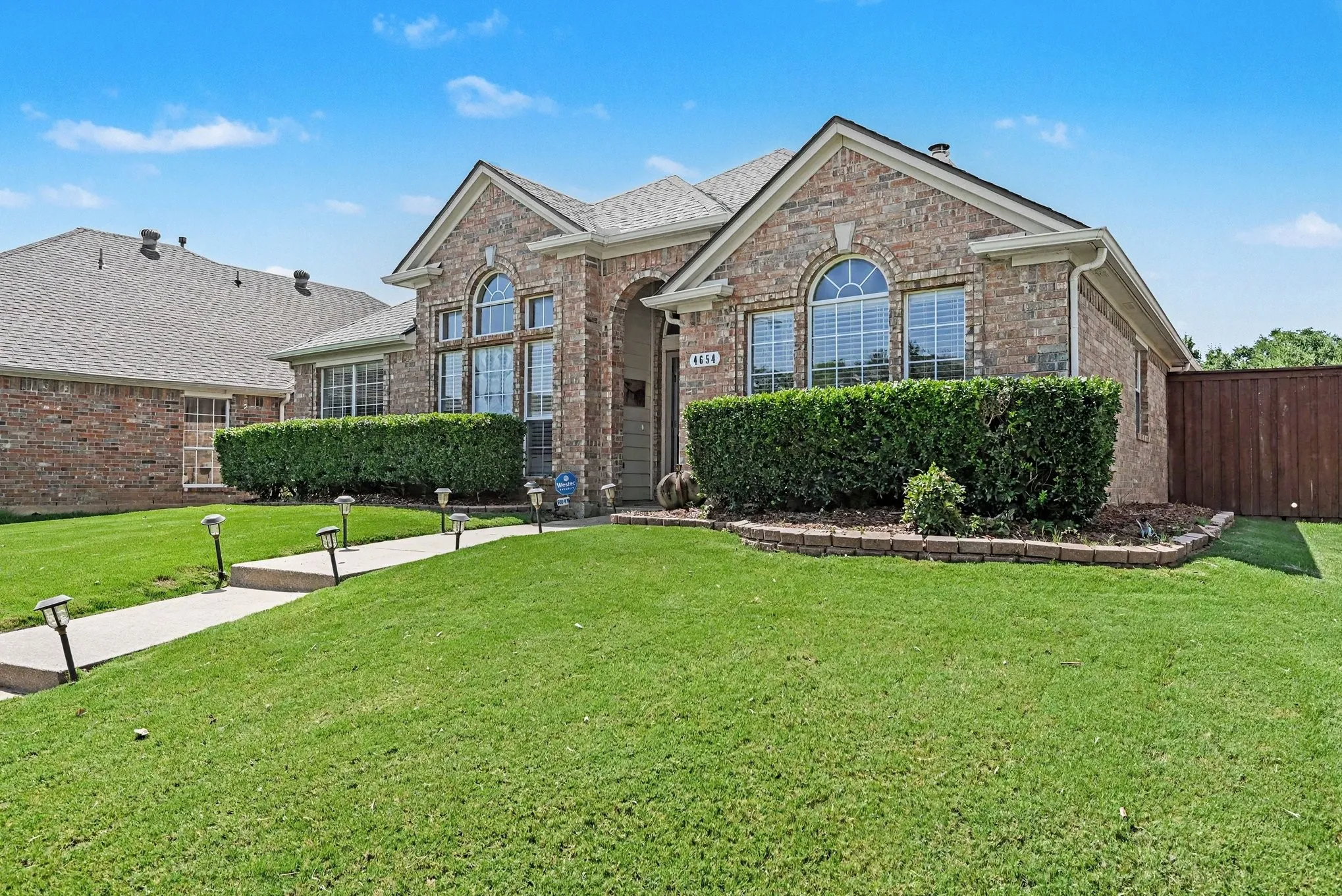 Single Family Residence For Sale in Tarrant County , 4654 Park Court, Fort Worth, Texas 76137, 3 Bedroom, 2 Bathroom, 2 Garage spaces, 1,802 Sqft, built in 1997, mls#21309533, Real Estate Agent in Fort Worth, Homes For Sale in Tarrant county, Homes For Sale in Fort Worth, Realtor in Fort Worth Texas, Real Estate Brokerage Independent Realty Texas, Luminita Cordes Realtor