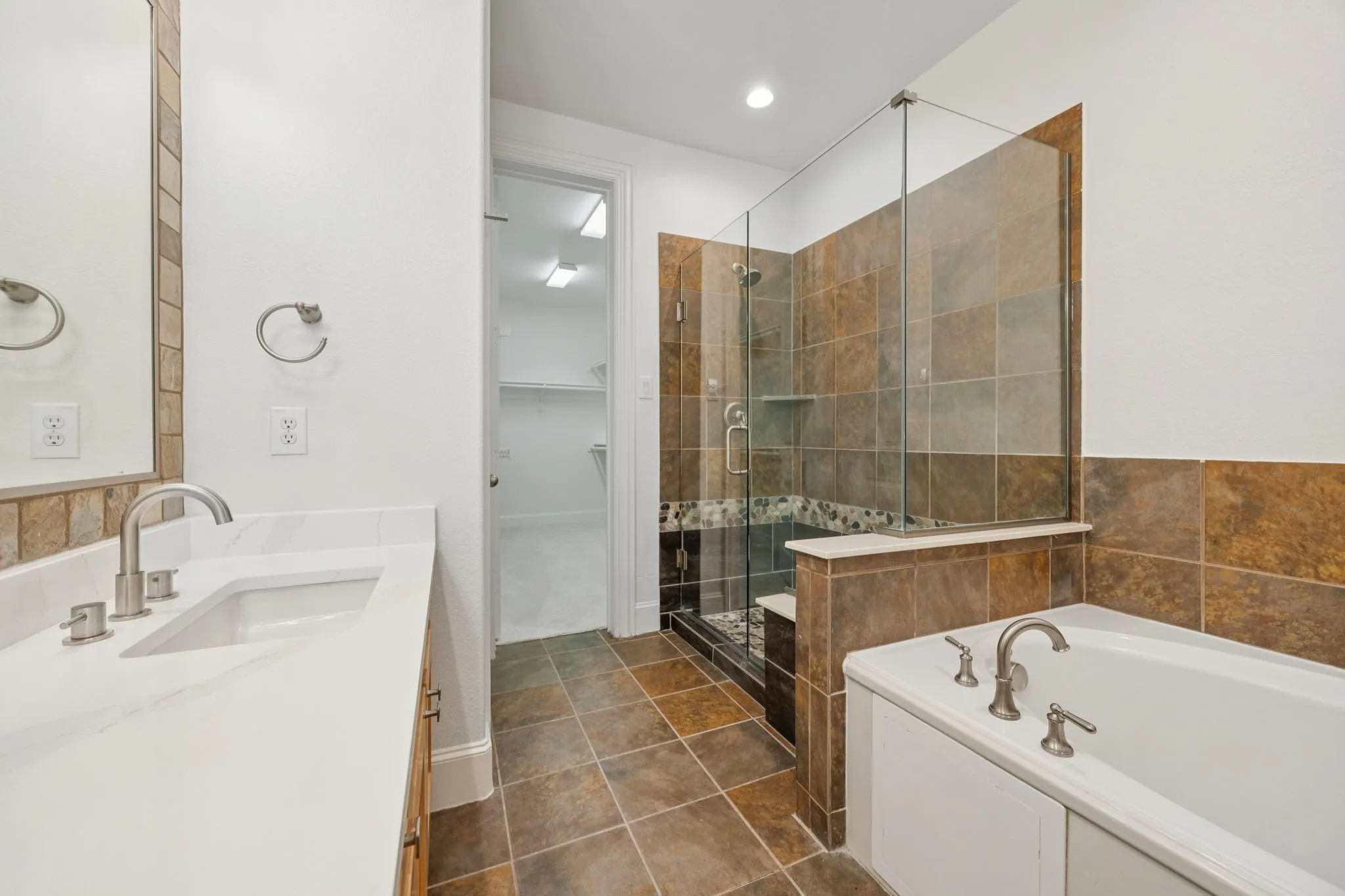 Condominium For Sale in Dallas County , 643 Senda, Irving, Texas 75039, 3 Bedroom, 3 Bathroom, 2 Garage spaces, 2,107 Sqft, built in 2007, mls#21309316, Real Estate Agent in Irving, Homes For Sale in Dallas county, Homes For Sale in Irving, Realtor in Irving Texas, Real Estate Brokerage Independent Realty Texas, Luminita Cordes Realtor